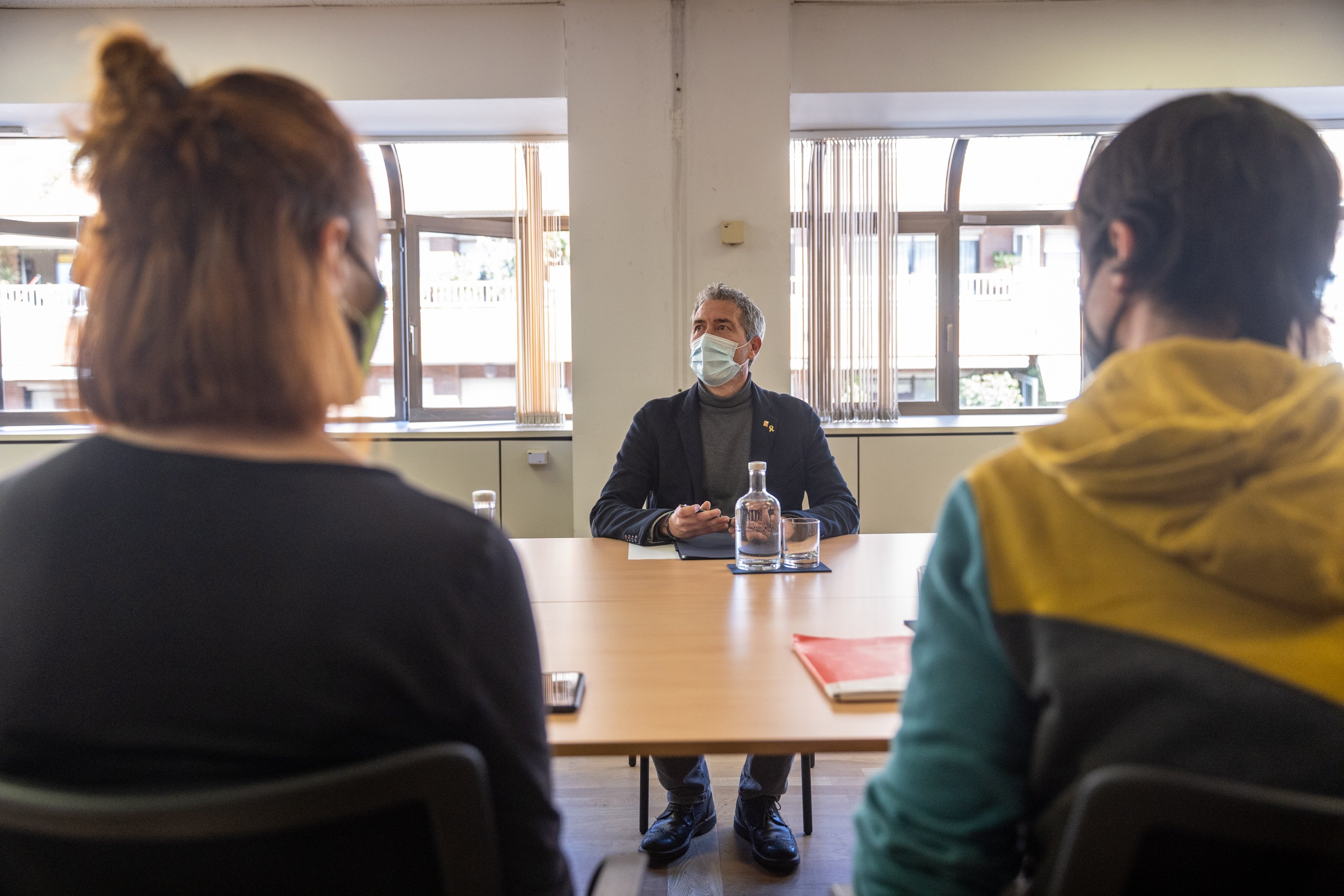 Cambray accepta reunir-se amb els sindicats que han ocupat Educació