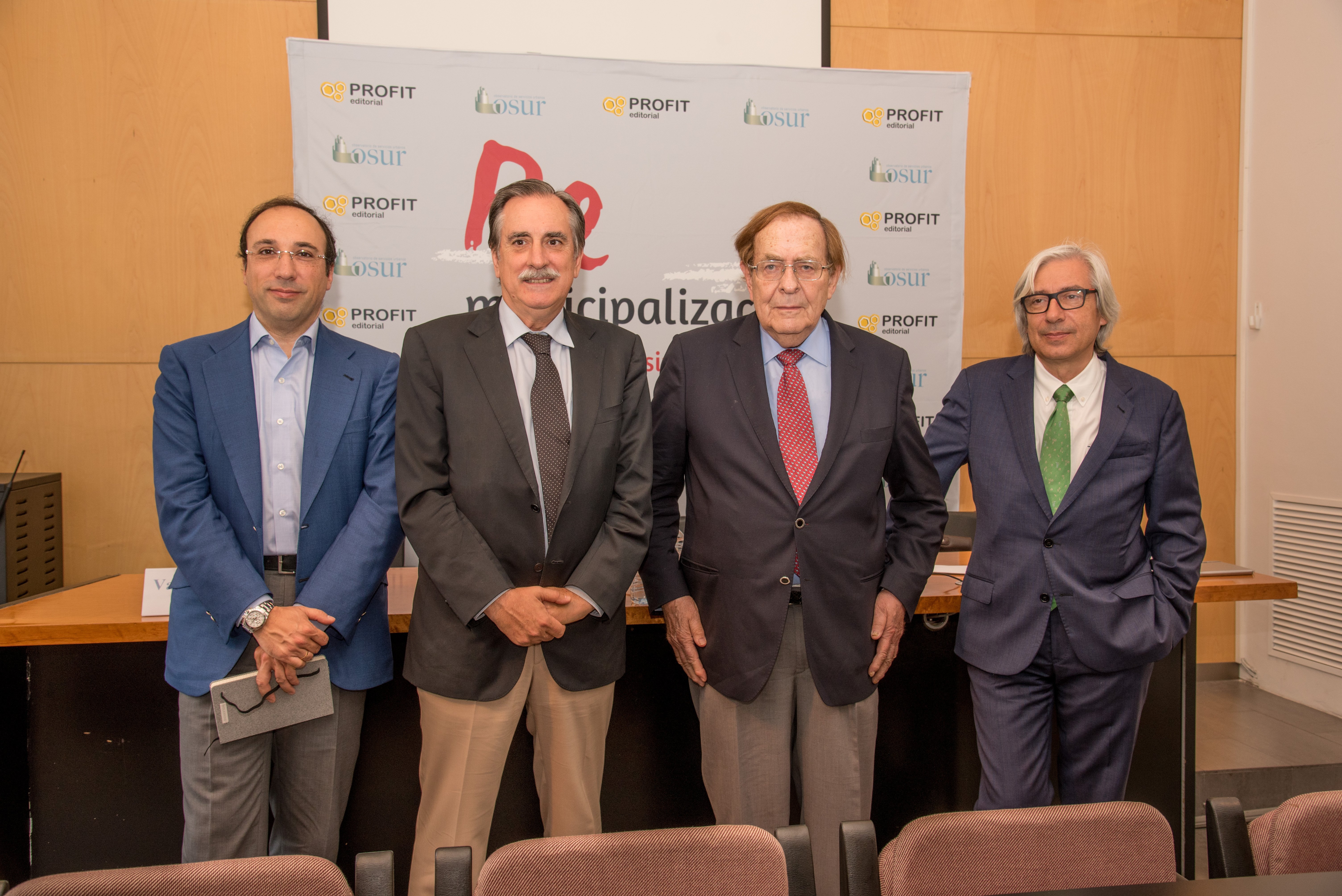 Expertos defienden que la (re)municipalización de Barcelona es "ideológica"