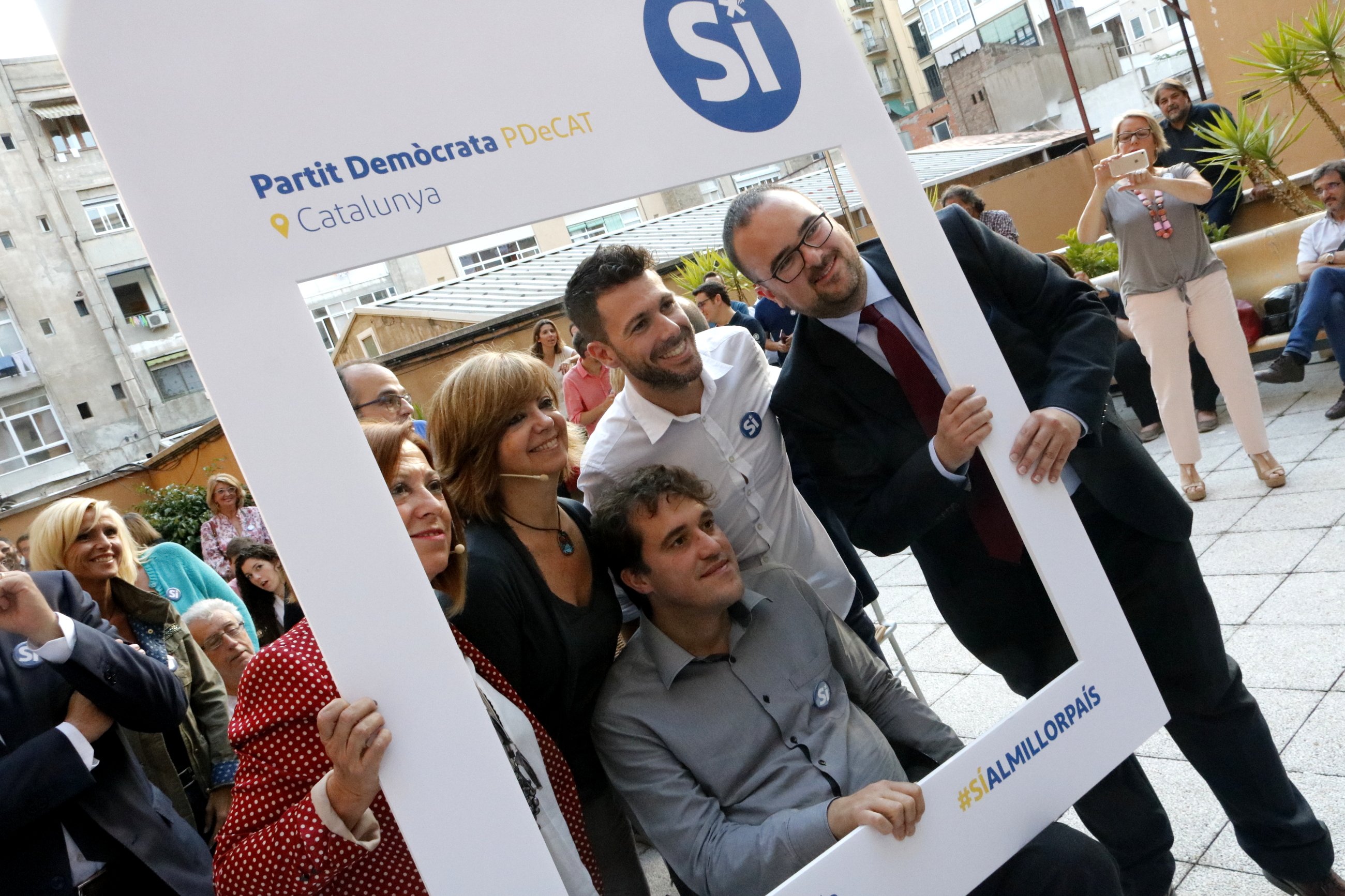 El PDeCAT arranca la campaña afirmando que quedarse en España es "decadencia"