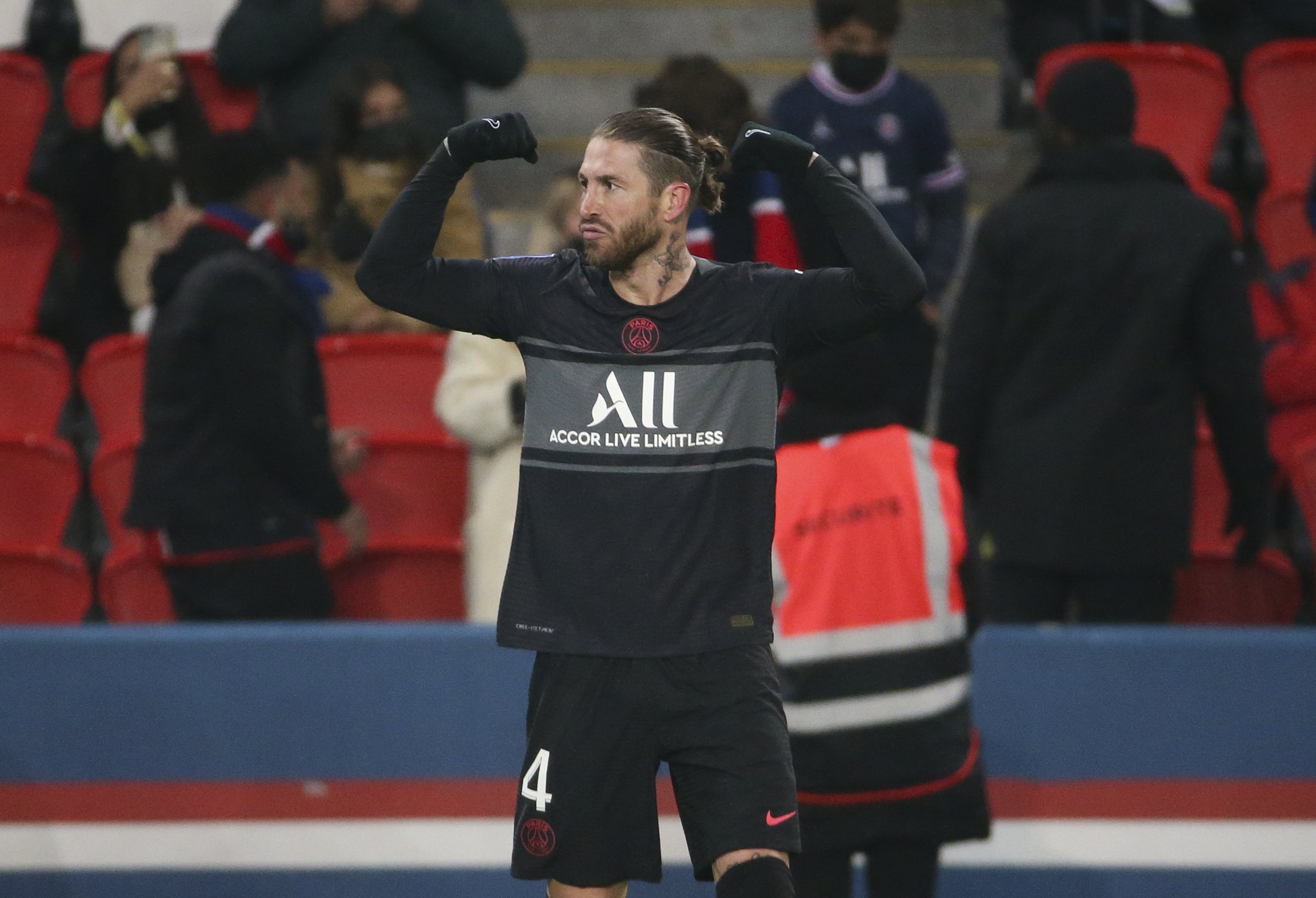 Ha posat Sergio Ramos en la llista de baixes, si entrena el PSG no el vol i si es queda no jugarà