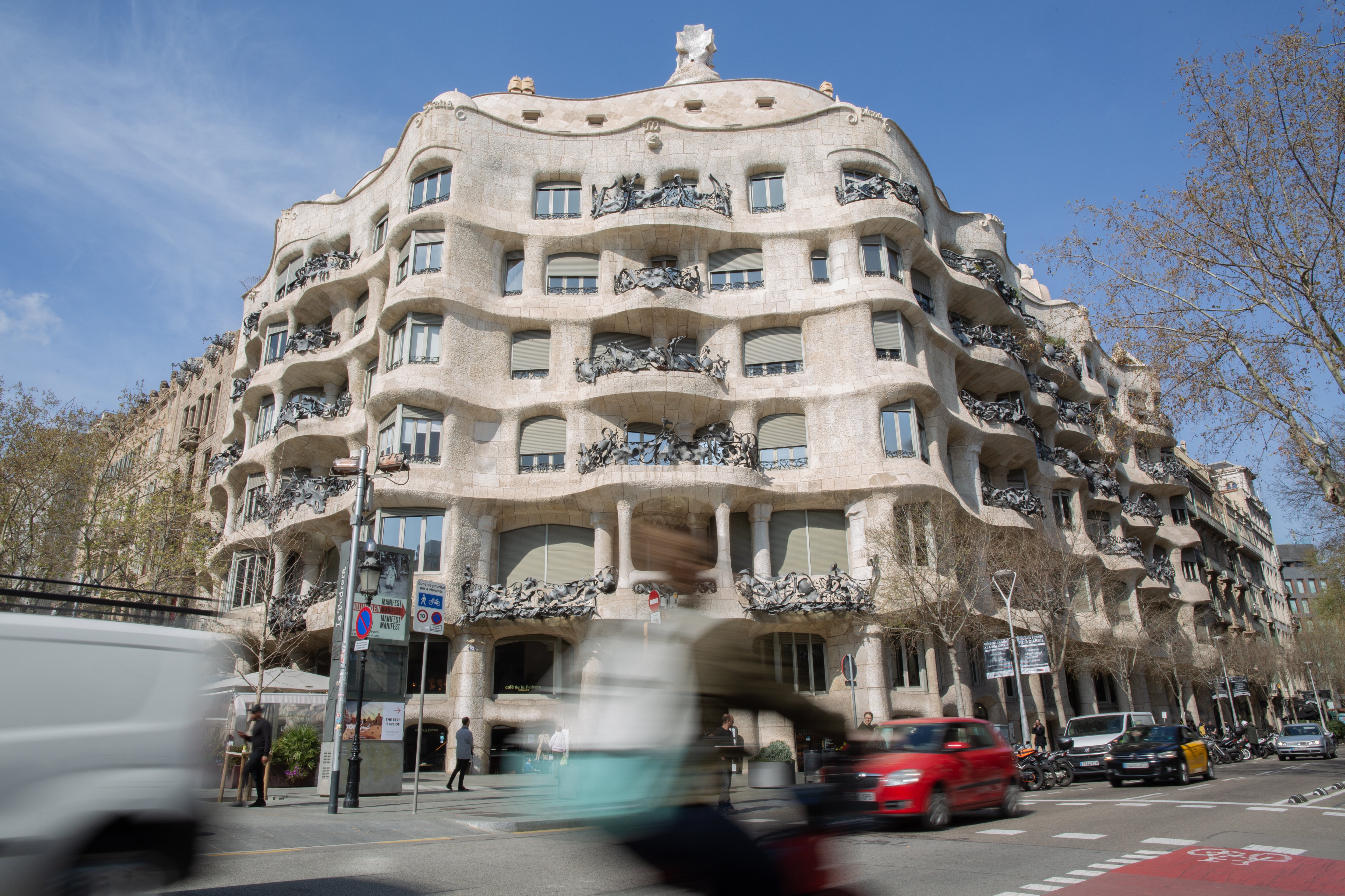 Posen en venda per 10.000 euros quatre portes que podrien ser de Gaudí