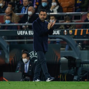 Las cartas en la baraja de Xavi Hernández para ocupar el lateral izquierdo del Barça