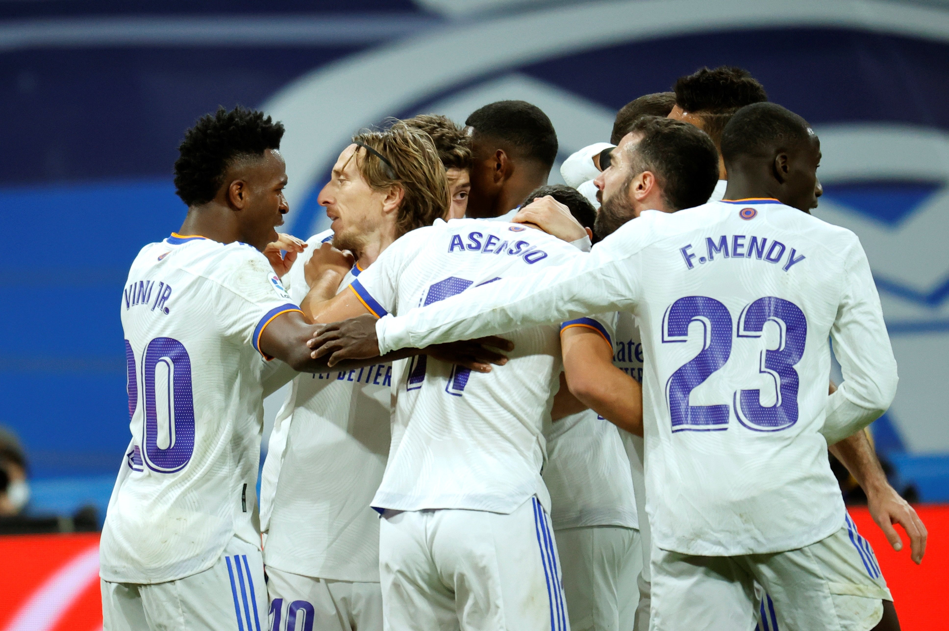 Un Reial Madrid de mínims resol a batzegades el duel contra l'Alabès (3-0)
