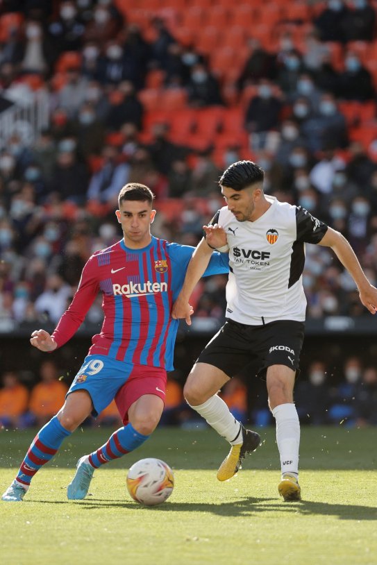 Ferran Torres Carlos Soler Barça Valencia EFE Ferran Torres Carlos Soler Barça Valencia EFE