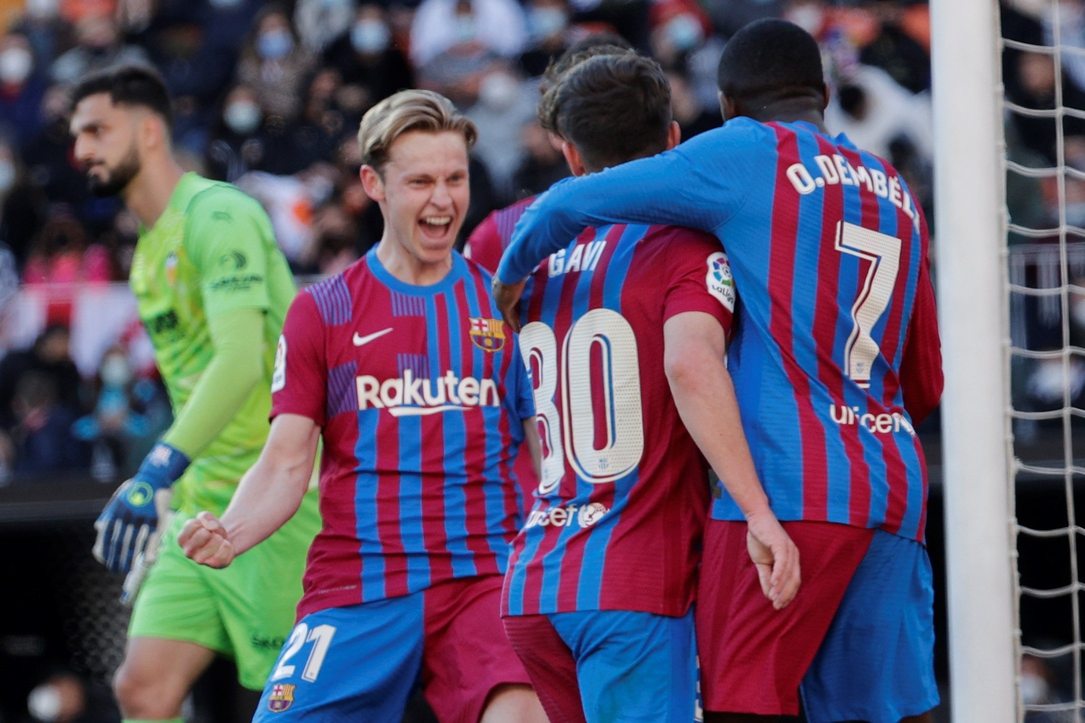 Un Barça implacable golea al Valencia (1-4) y recupera la cuarta posición