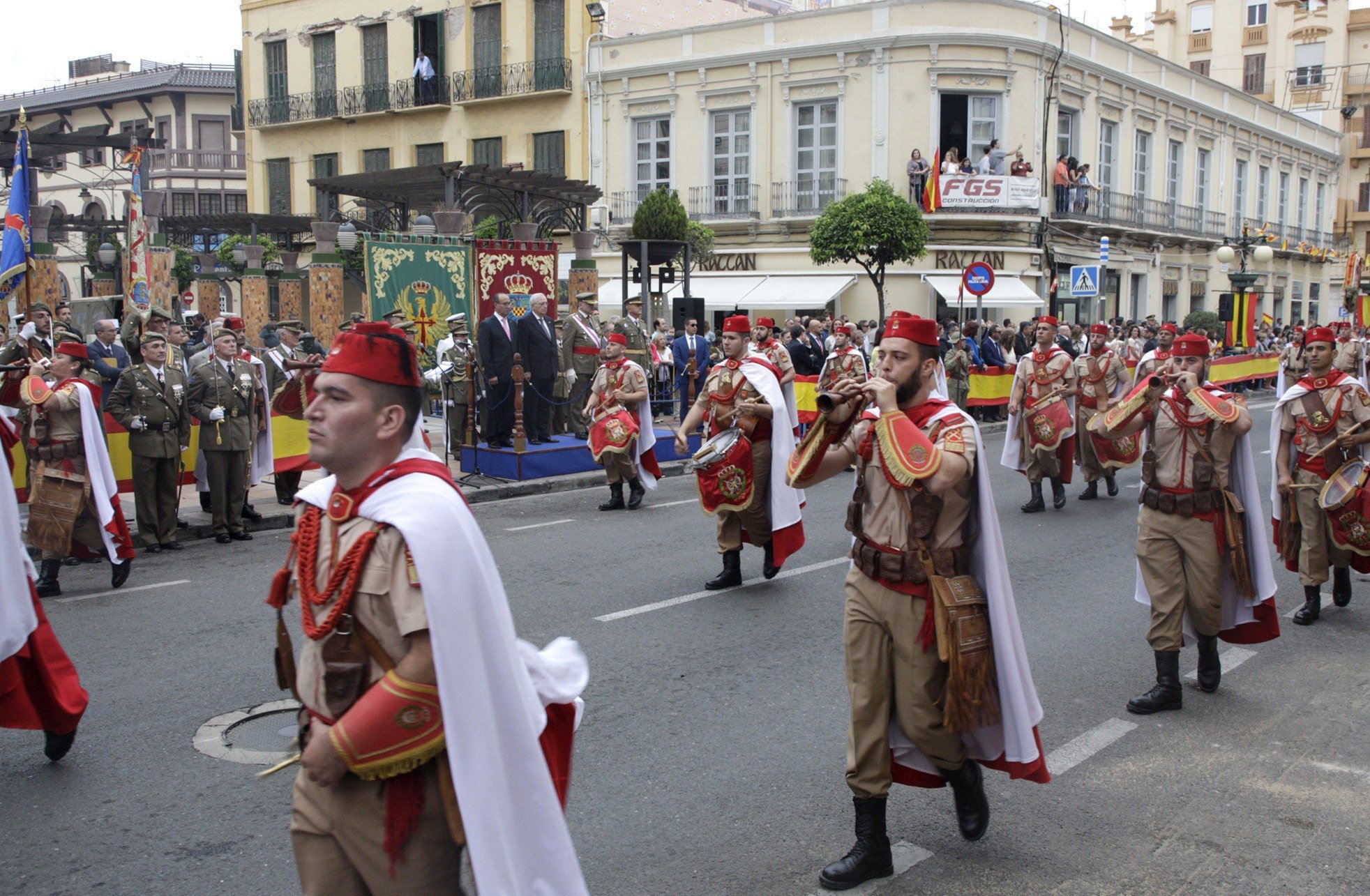¿Militares españoles desfilando en Barcelona? Eso es lo que propone Valents para el 12-O de 2023