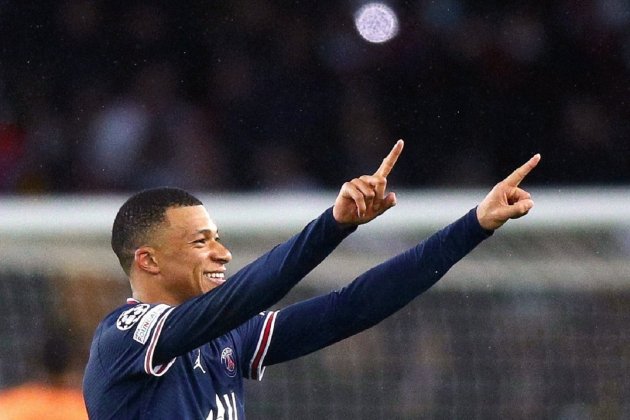 Kylian Mbappe riendo PSG EFE