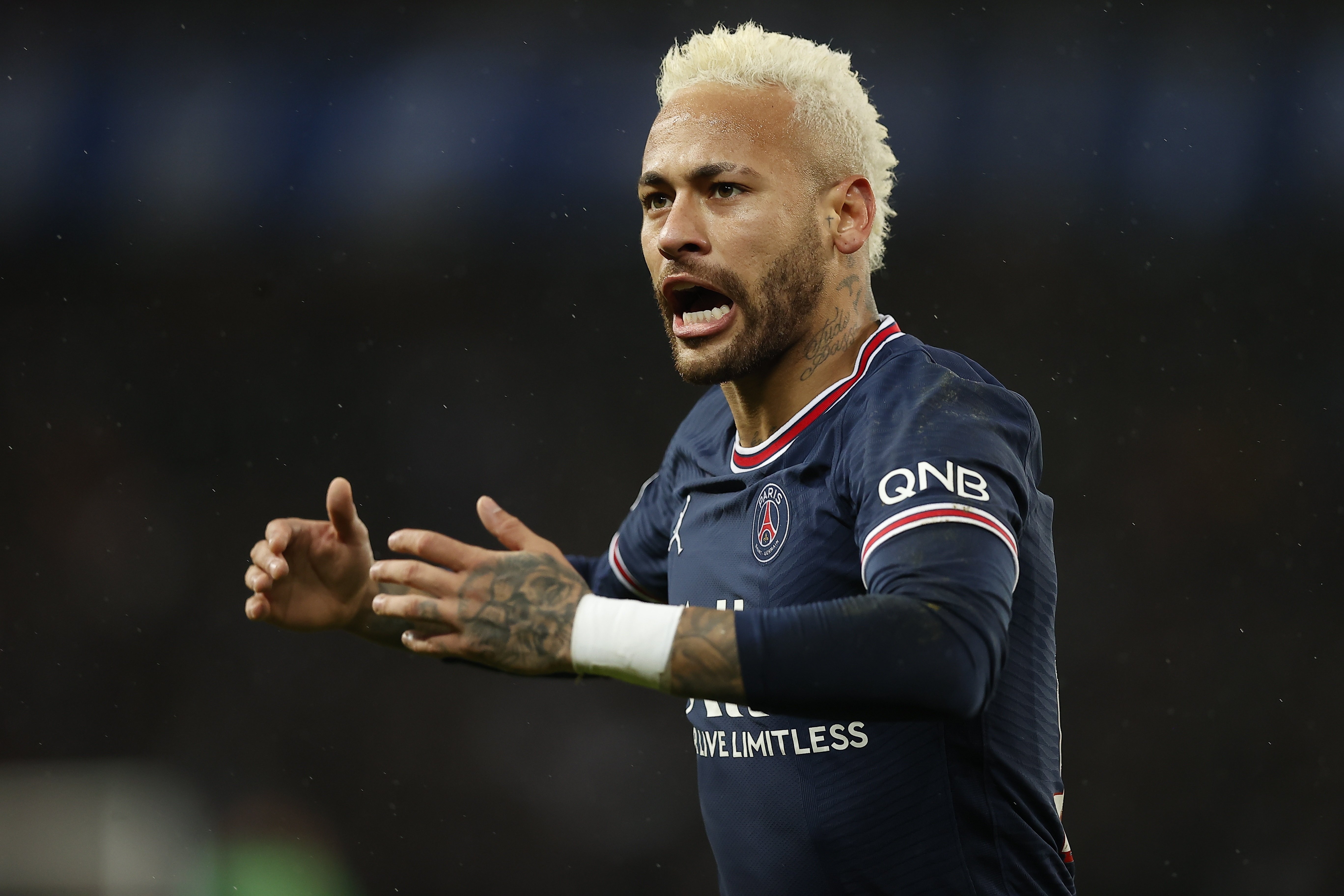 Neymar niega que los jugadores del PSG se pelearan con un mensaje revelador