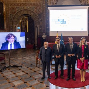 Carles Puigdemont, Jordi Pujol, Artur Mas, Quim Torra y Victòria Alsina en la conferencia Escolta Europa / Sergi Alcàzar