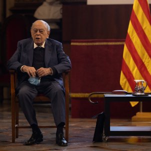 El reconocimiento a Pujol divide al Govern