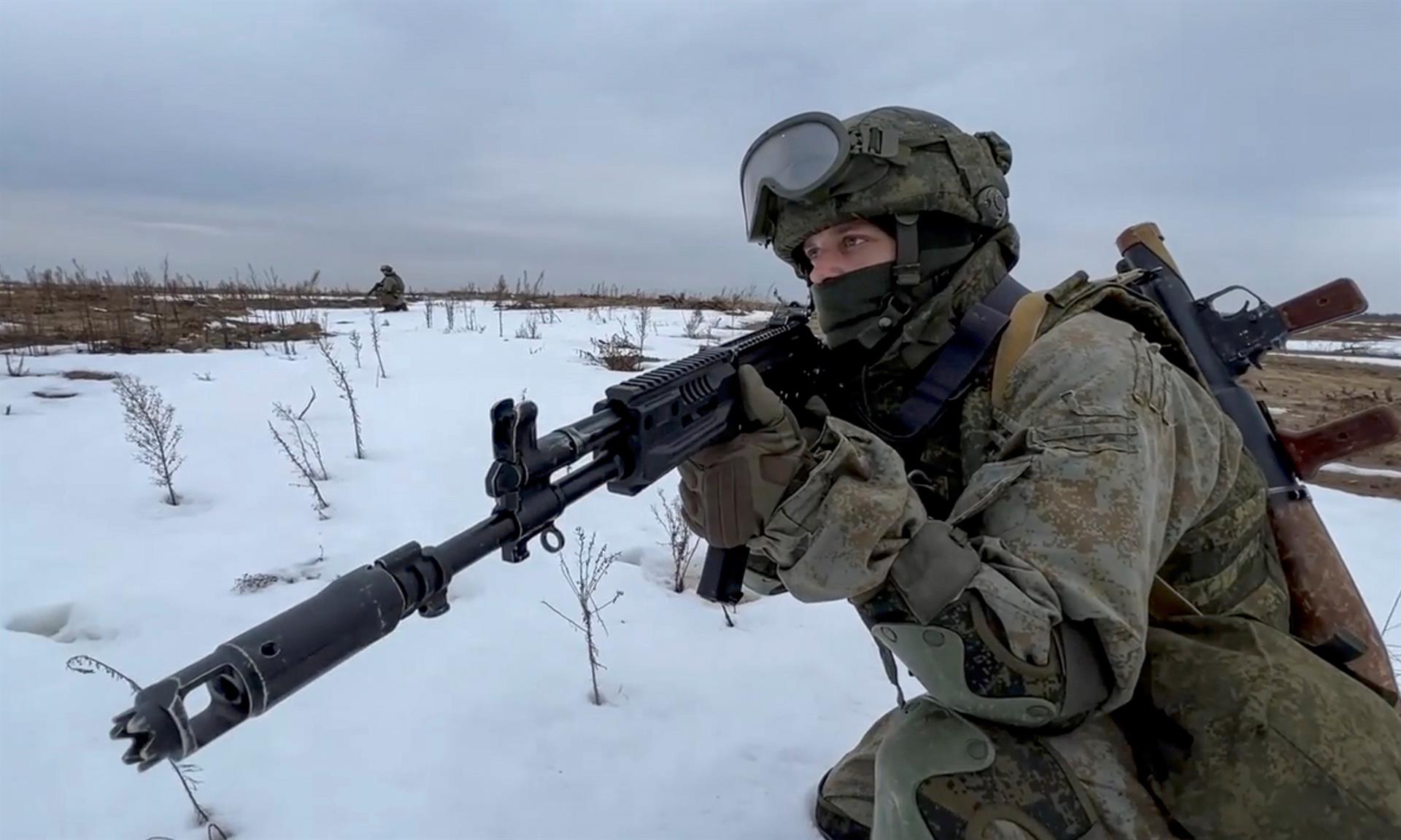 Putin envía tropas a las repúblicas ucranianas rebeldes para "garantizar la paz"