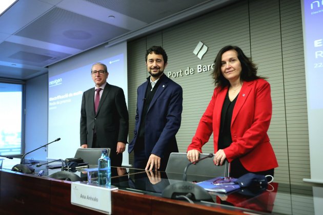 José Alberto Carbonell, director general del Port de Barcelona; Damià Calvet, presidente, y Ana Arévalo, Enery Transition Manager - Port de Barcelona