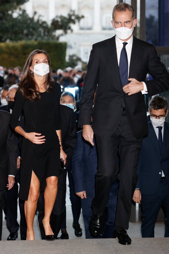 letizia chorrea|mana de su regazo NADA