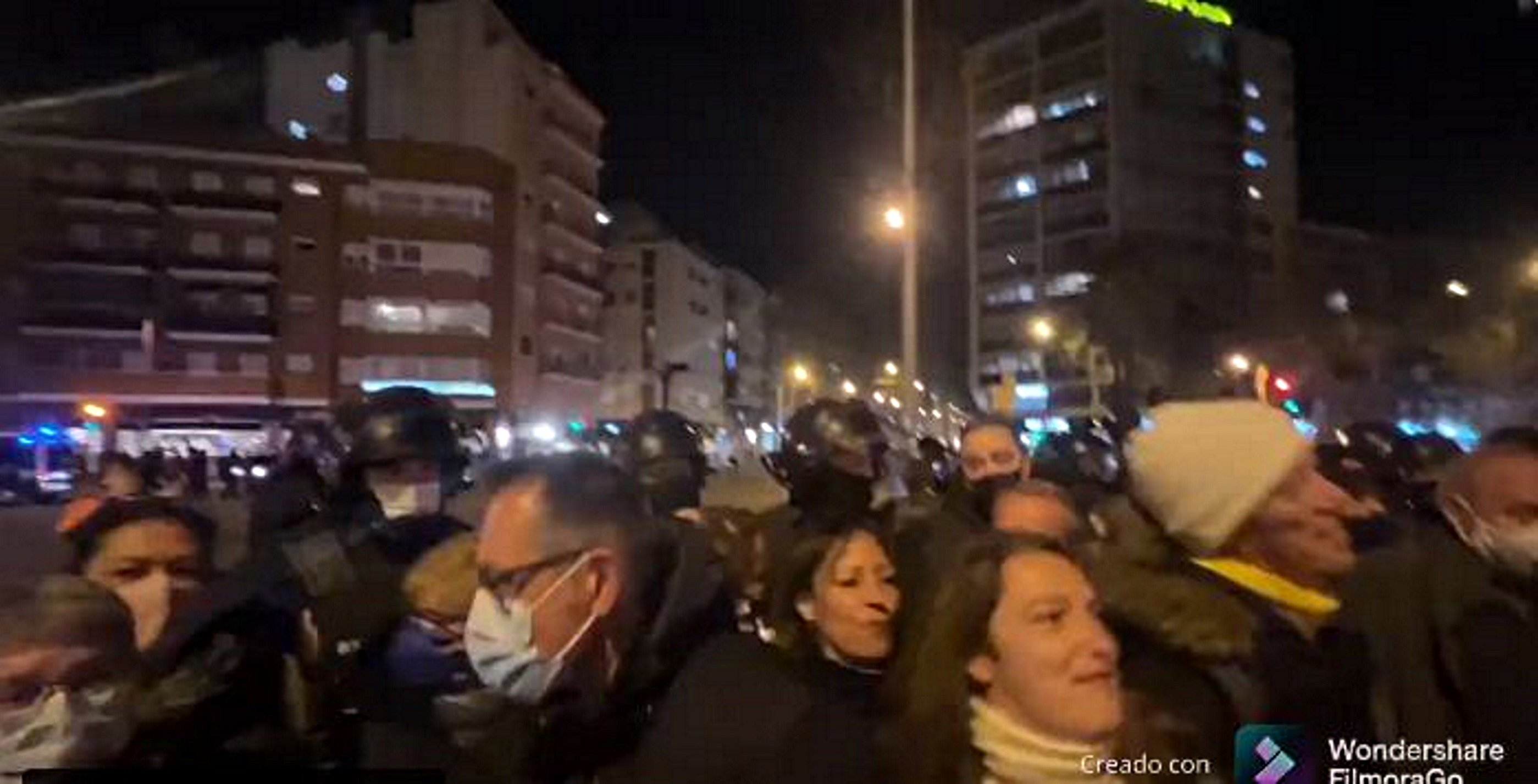 VÍDEO | Desalojo con notas de 'L'estaca' en el corte de la Meridiana