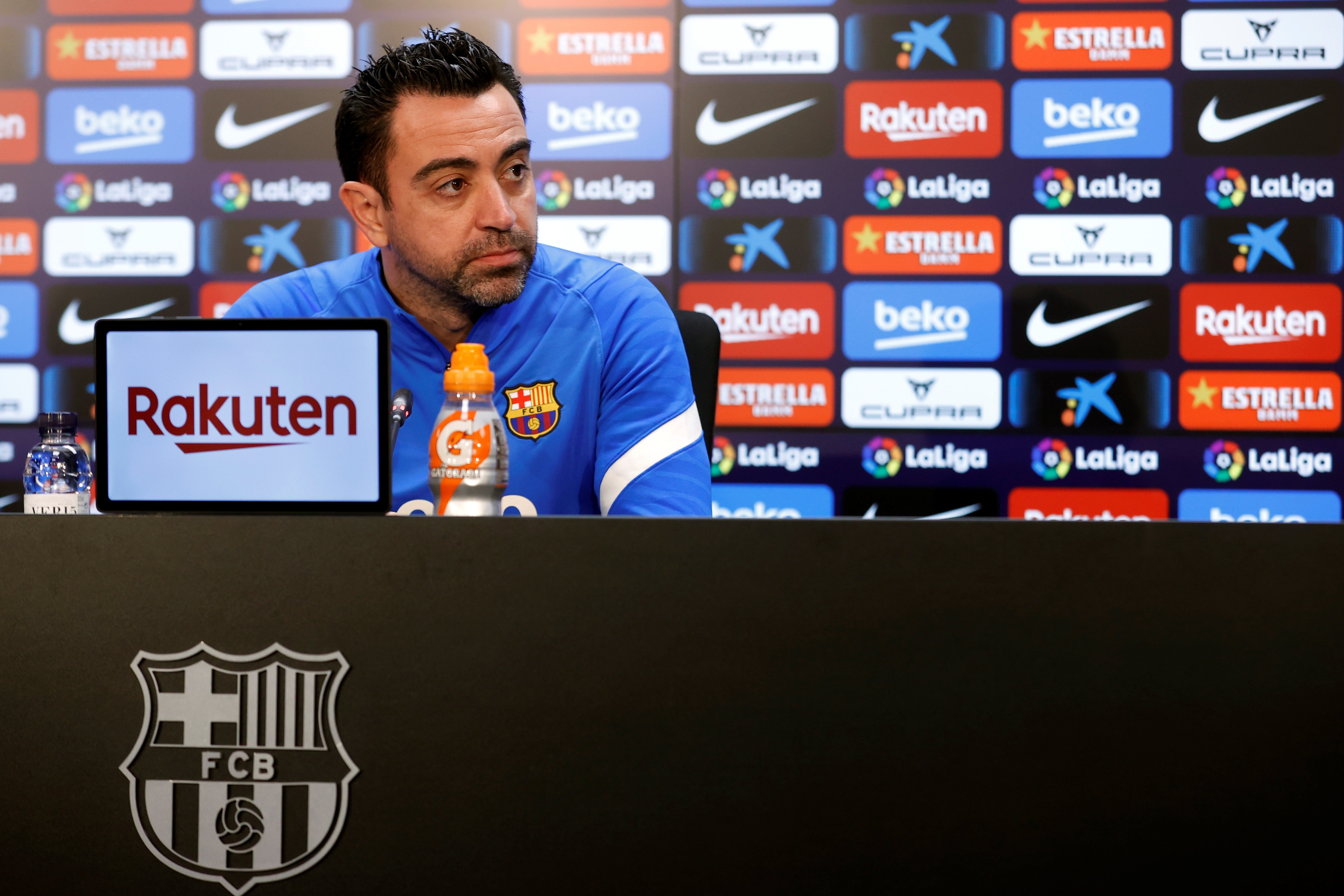 Xavi Hernández es planta i no jugarà el Barça-Nàpols. El club li busca una sortida urgent