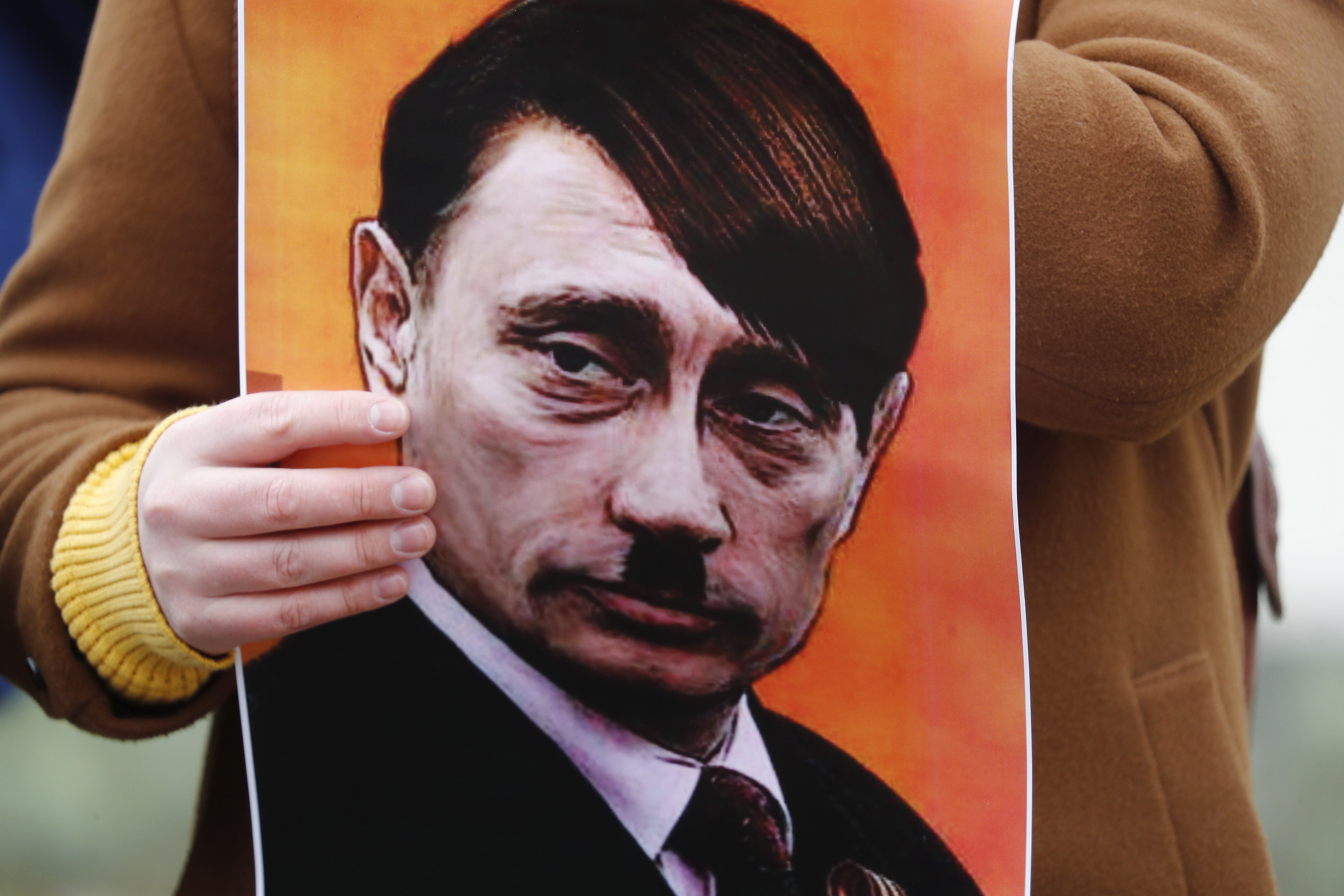 retrato Hitler - Putin ataque Rusia Ucrania - Efe