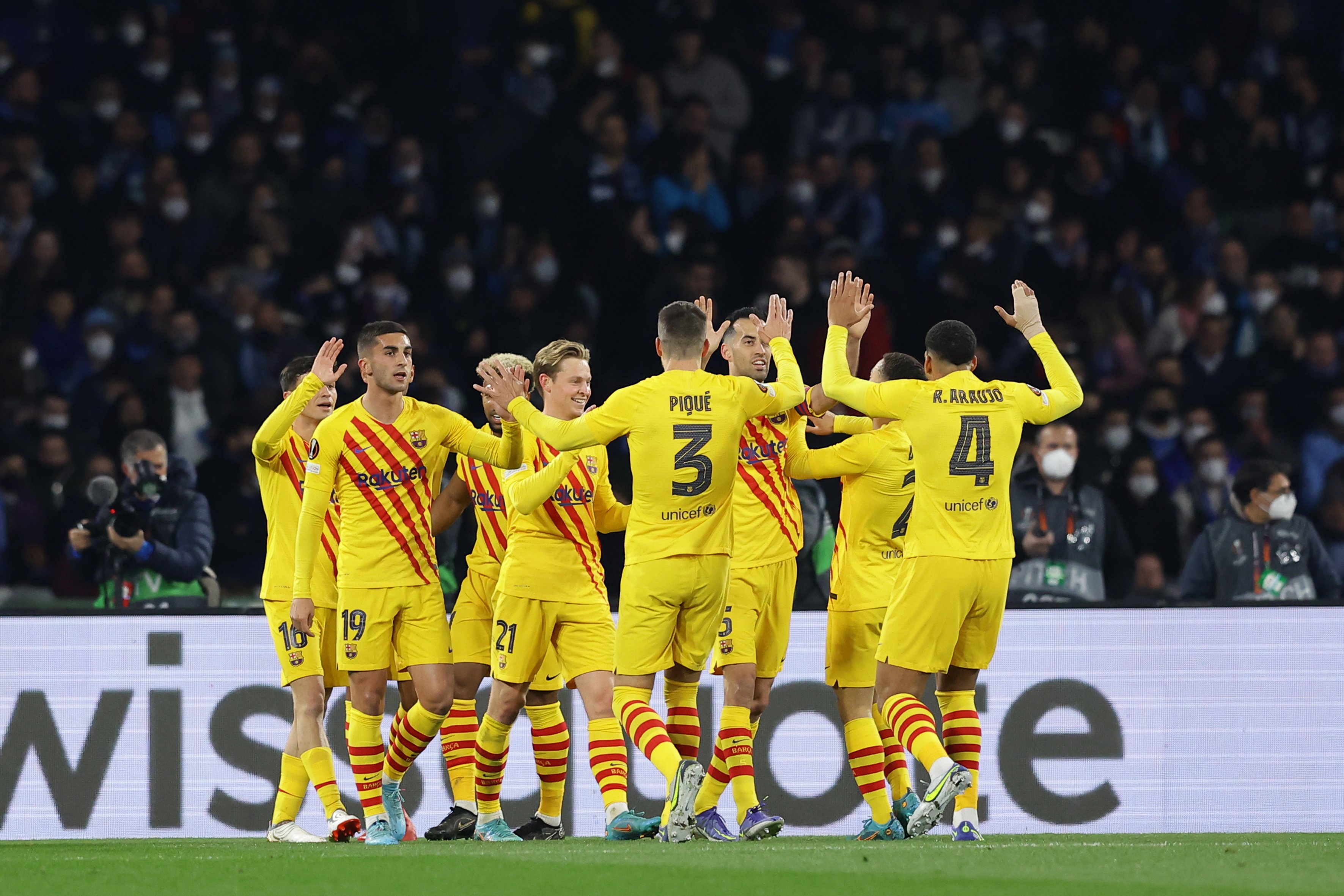 Un Barça intratable manda en Nápoles y jugará los octavos de la Europa League (2-4)