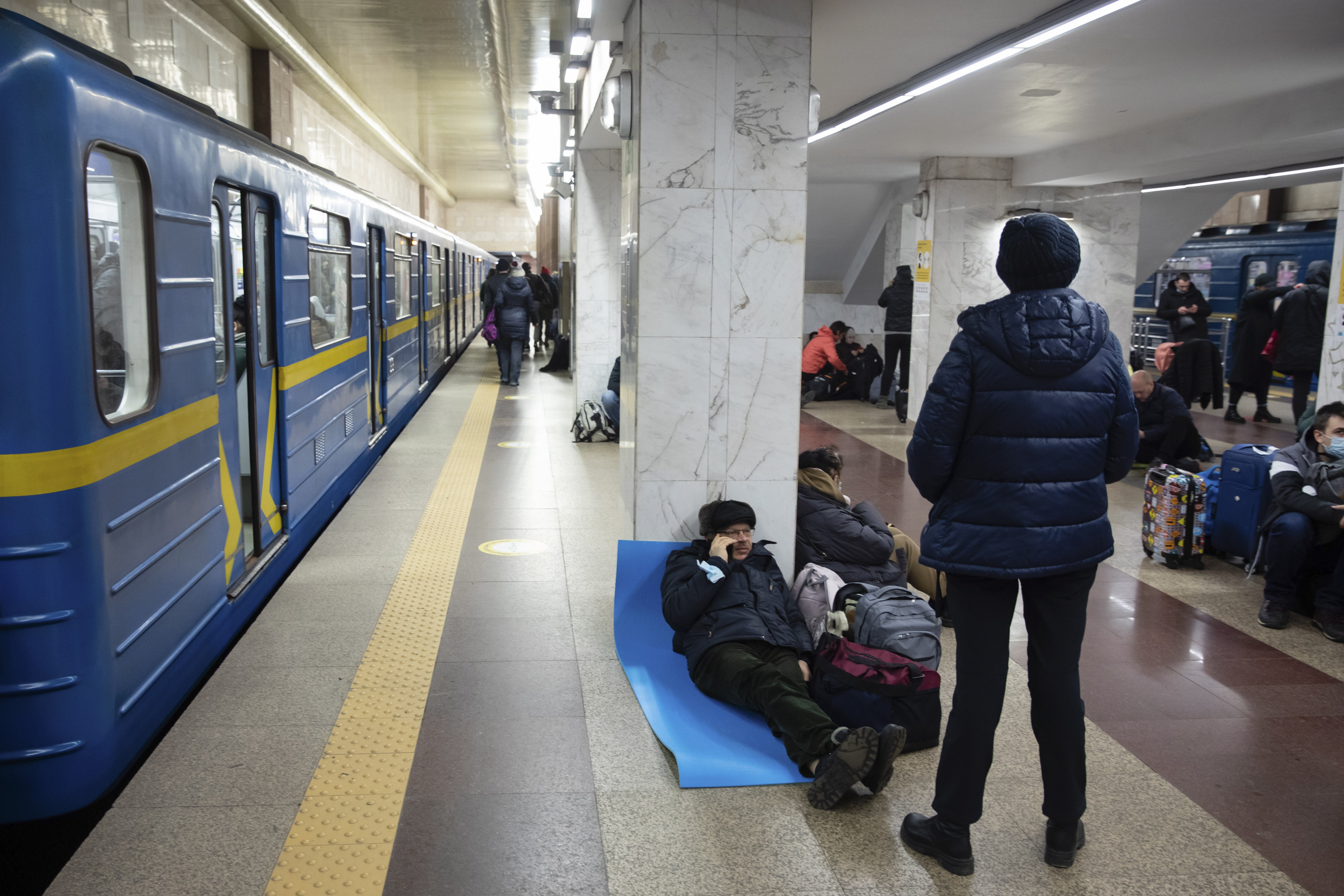 Las estaciones de metro de Kiev se convierten en refugio