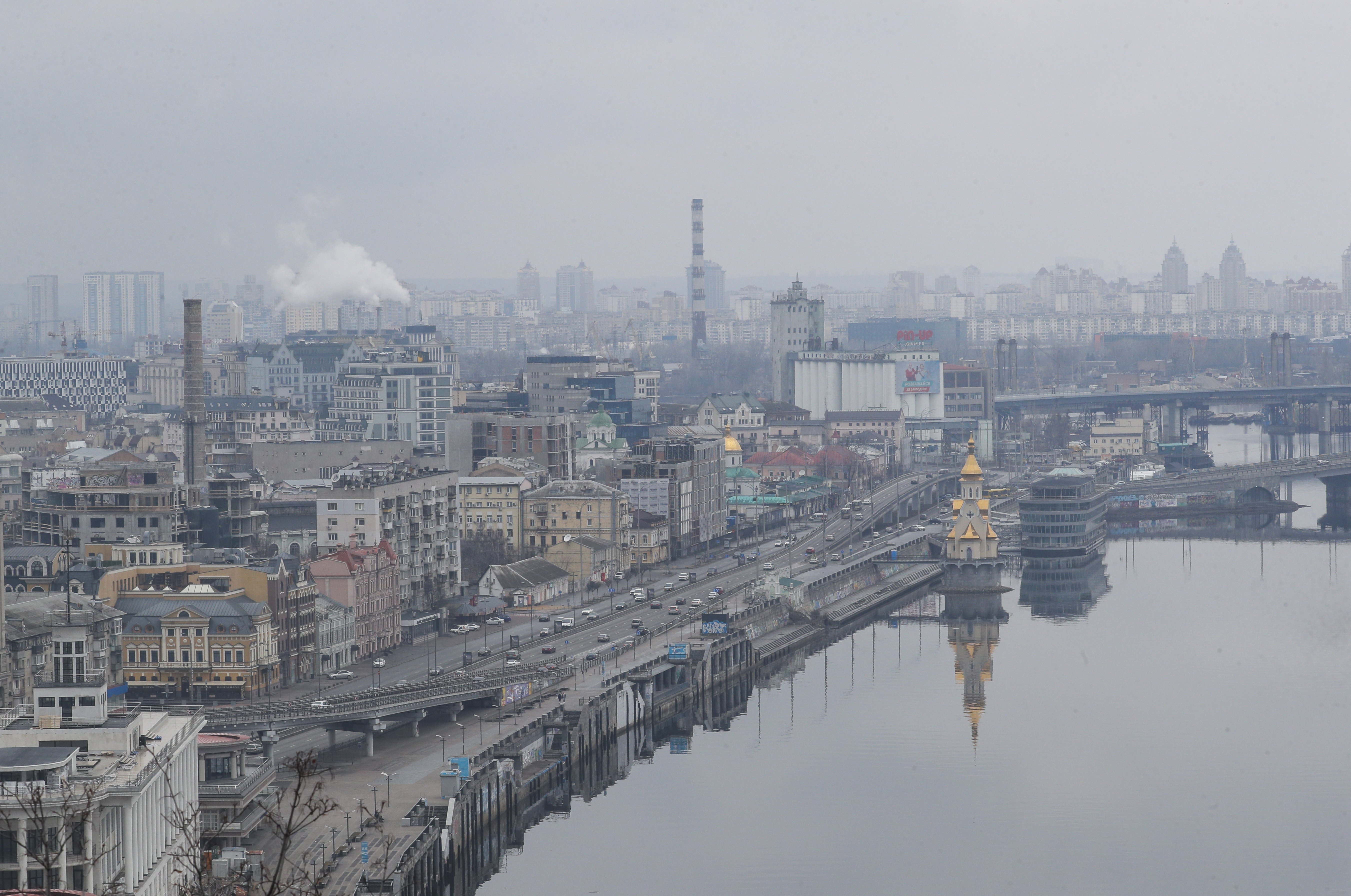 Las tropas rusas llegan a Kiev: explosiones y sabotajes en la capital
