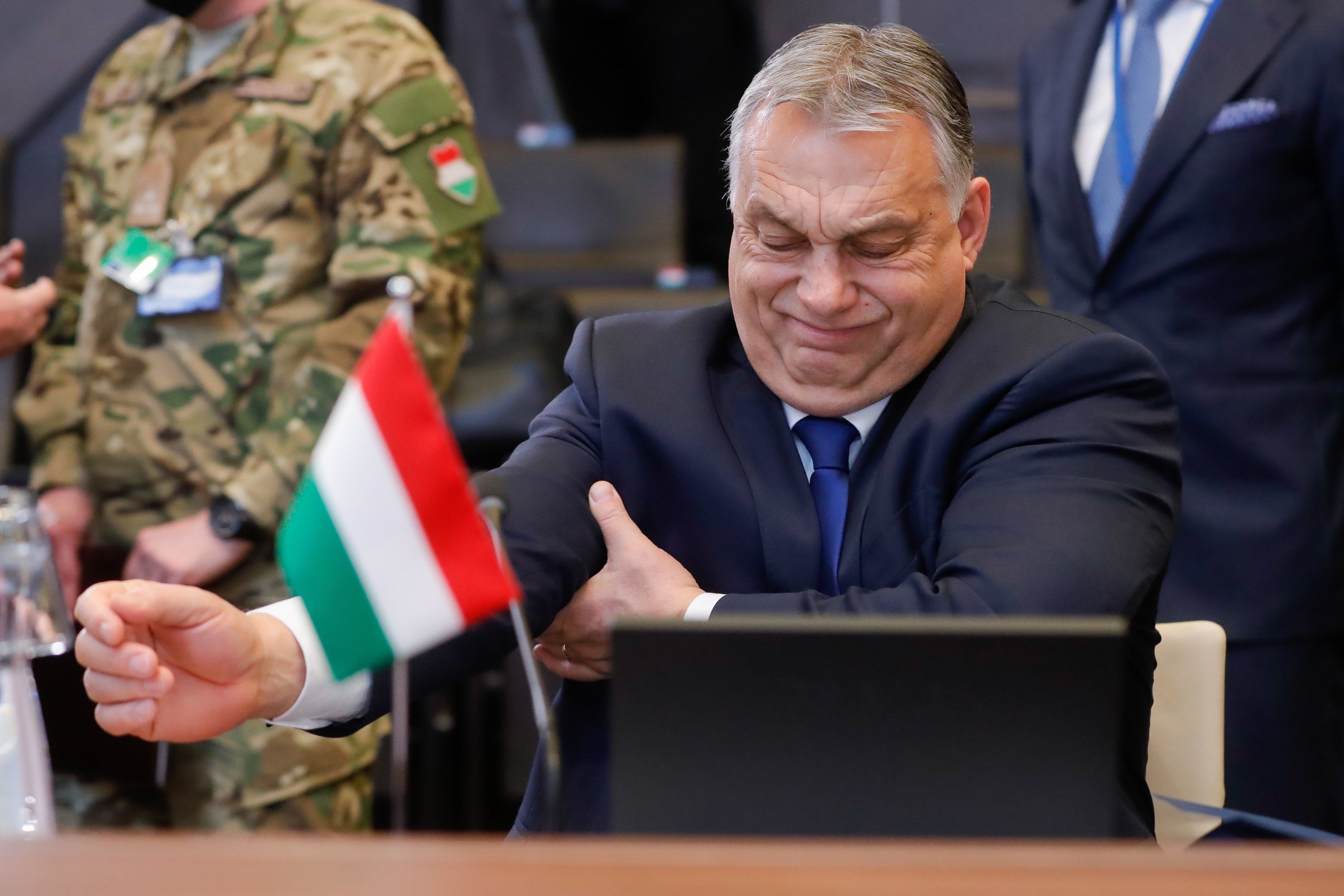 Orbán s'aprofita de la guerra per exigir a la UE que li aixequi sancions