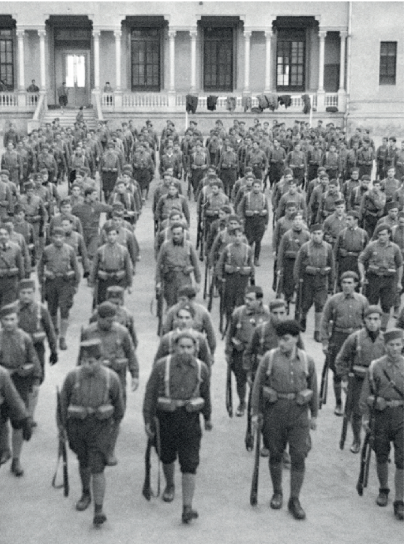 'La Escuela Popular de Guerra de la Generalitat'; fábrica de oficiales republicanos