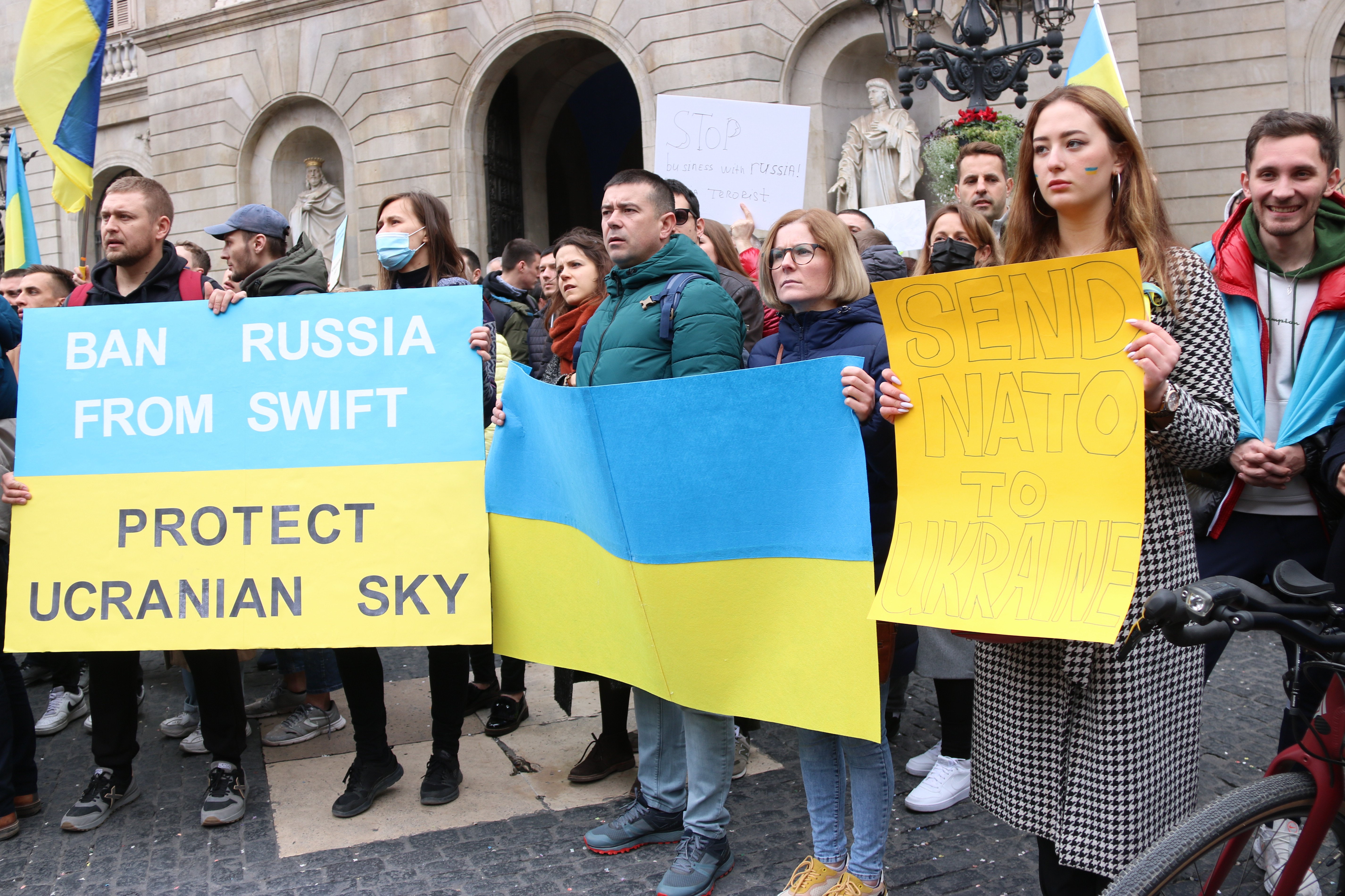 manifestacion no a la guerra putin urania rusia barcelona acn