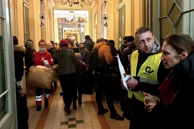 Refugiados de Ucrania en estación de tren de Polonia   Efe (2)