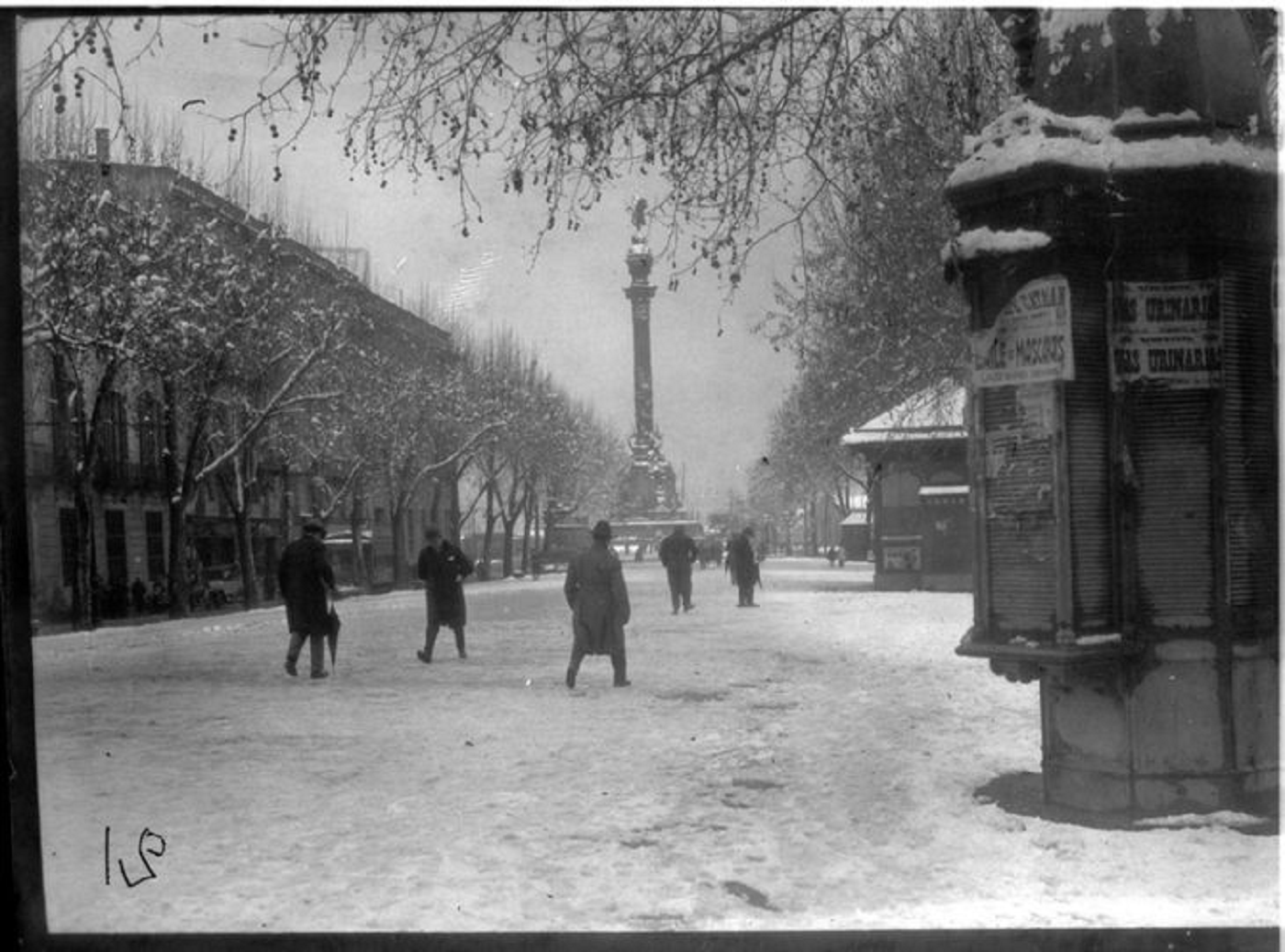 Cae una gran nevada sobre Barcelona y deja la ciudad incomunicada