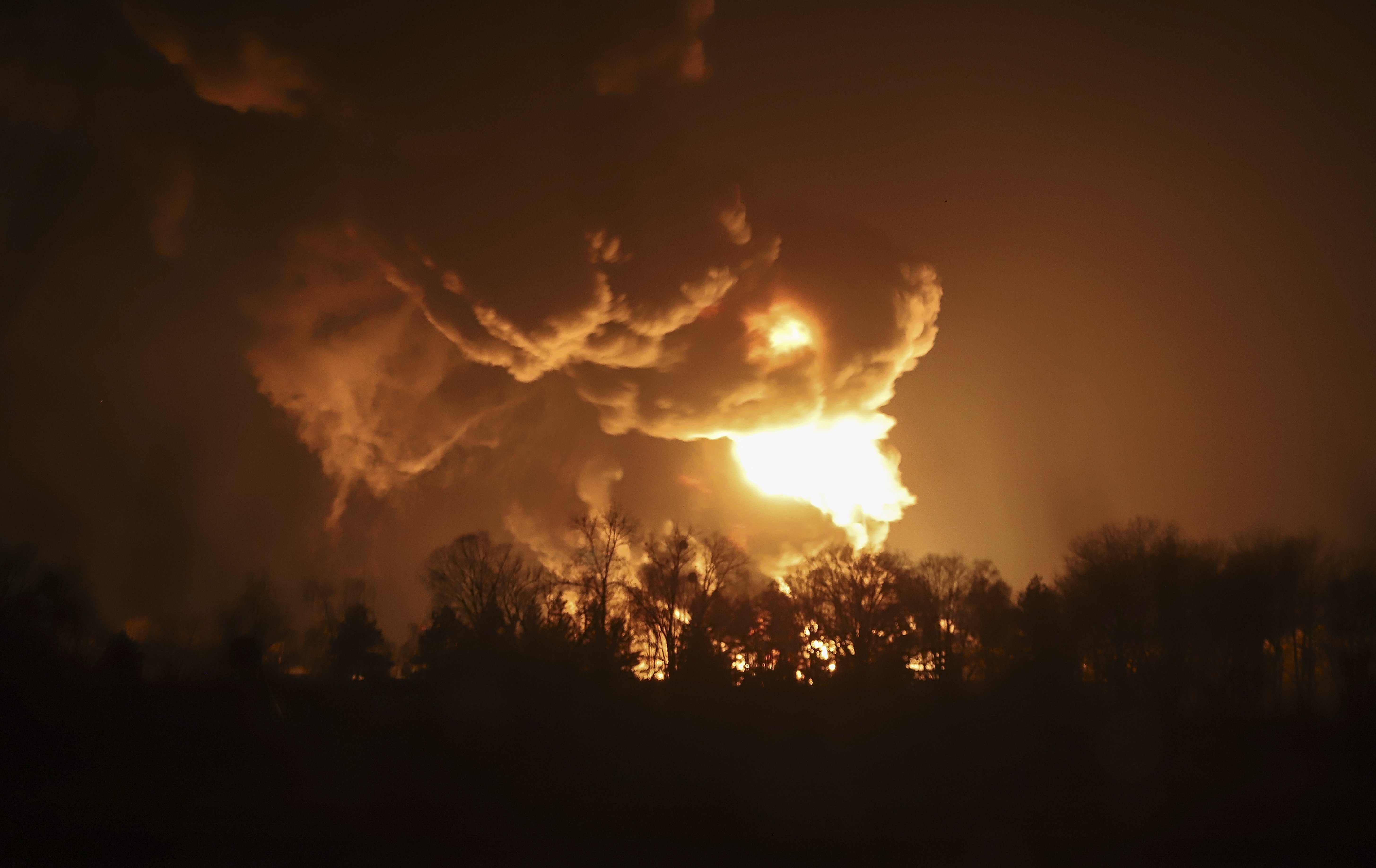 Incendi diposito petroleo a prop kiev Efe