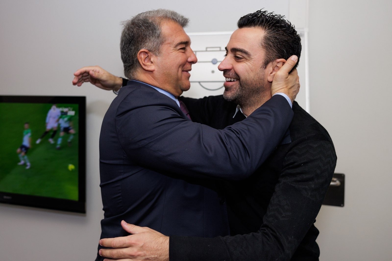 Si no hi és Xavi Hernández se'n va del Barça, primer avís a Joan Laporta