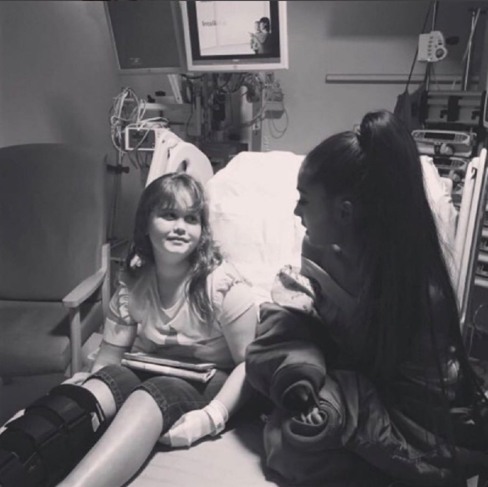 Ariana Grande visita a los heridos del atentado de Manchester