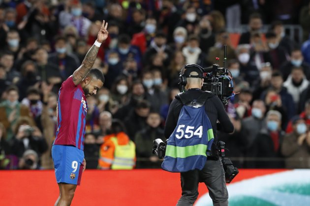 memphis depay celebracion fcbarcelona campo nuevo efe