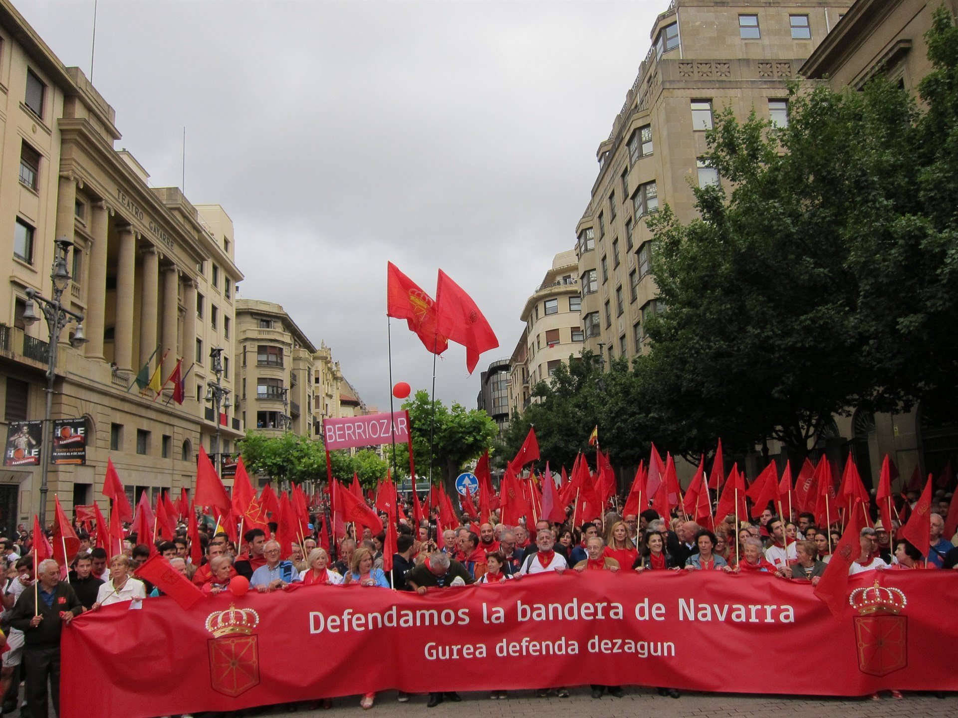 Manifestació a Pamplona en defensa de la bandera de Navarra i contra la ikurriña