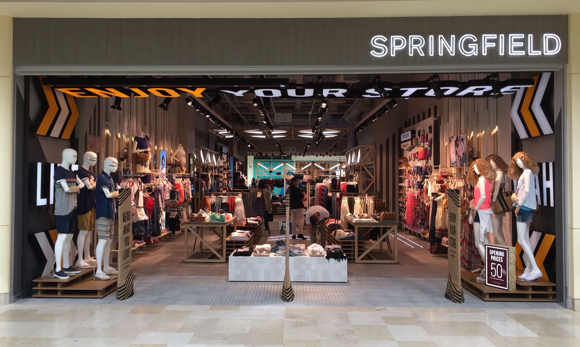 Entrar a las novedades de Springfield y caer rendidos ante la camisa más bonita de la nueva colección