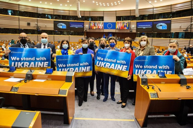 EuropaPress  Parlamento europeo carteles apoyo Ucrania invasión Rusia
