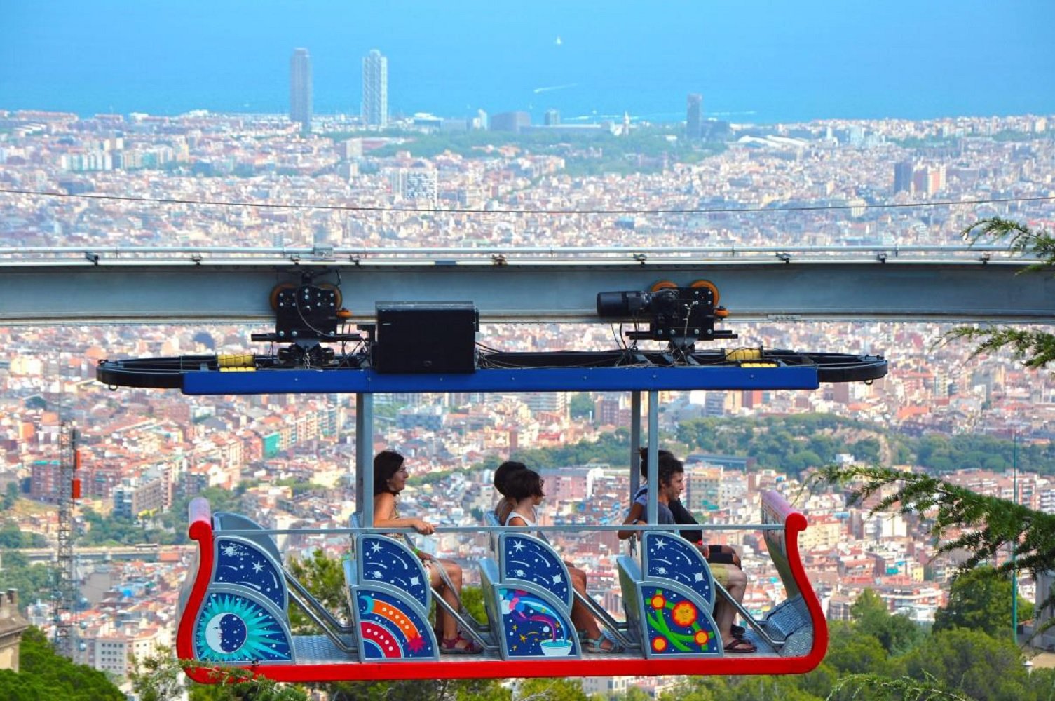 El Tibidabo recupera el Aeromàgic en la nueva temporada