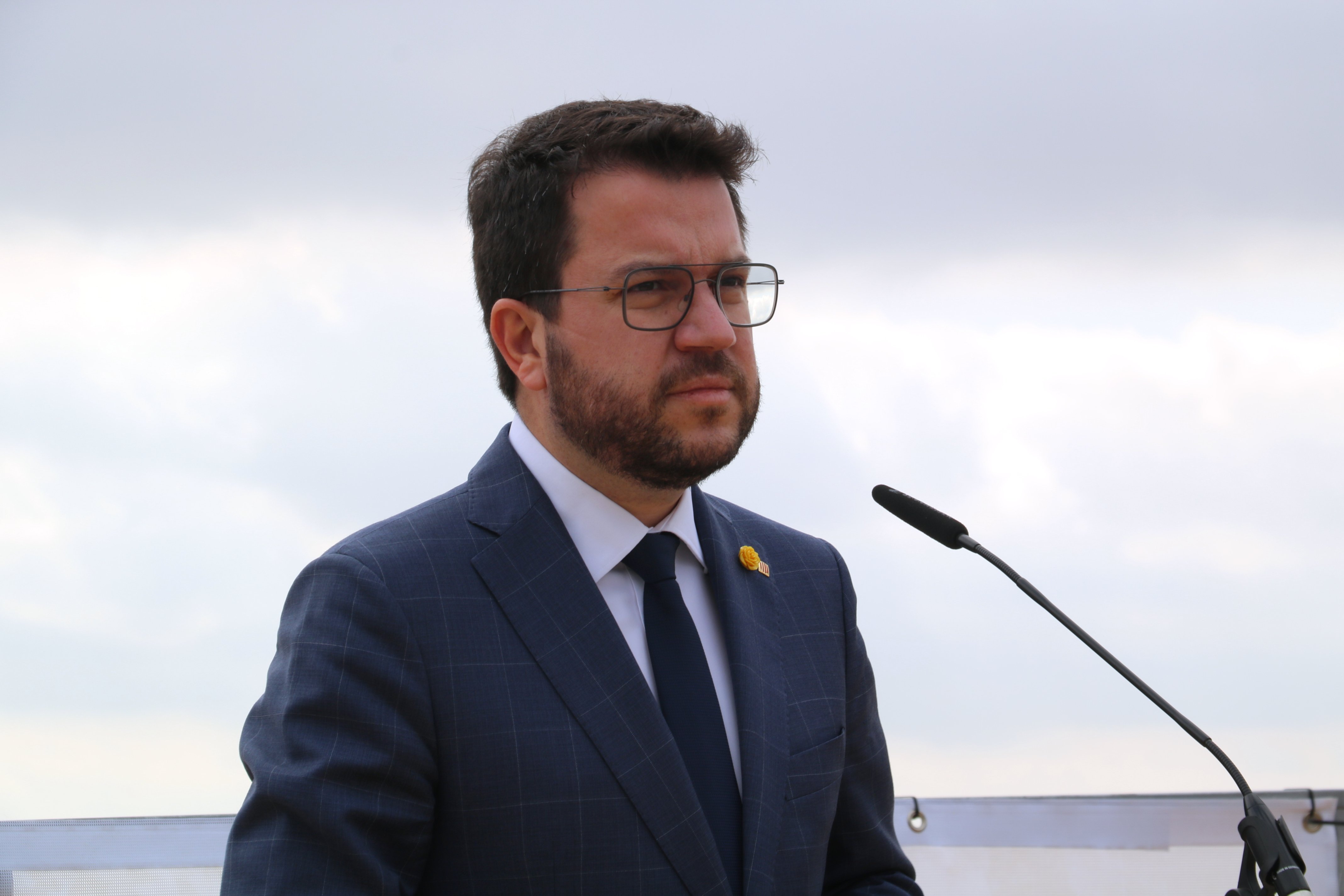 Catalan president backs sending arms to Ukraine, but ERC's Rufián and the CUP disagree