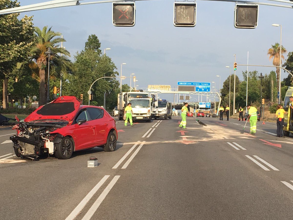 Siete heridos en un aparatoso accidente de tráfico en la Diagonal