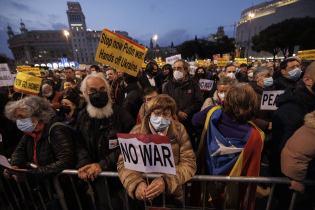 Manifestacion No a la Guerra ucrania Plaza Catalunya - Sergi Alcàzar