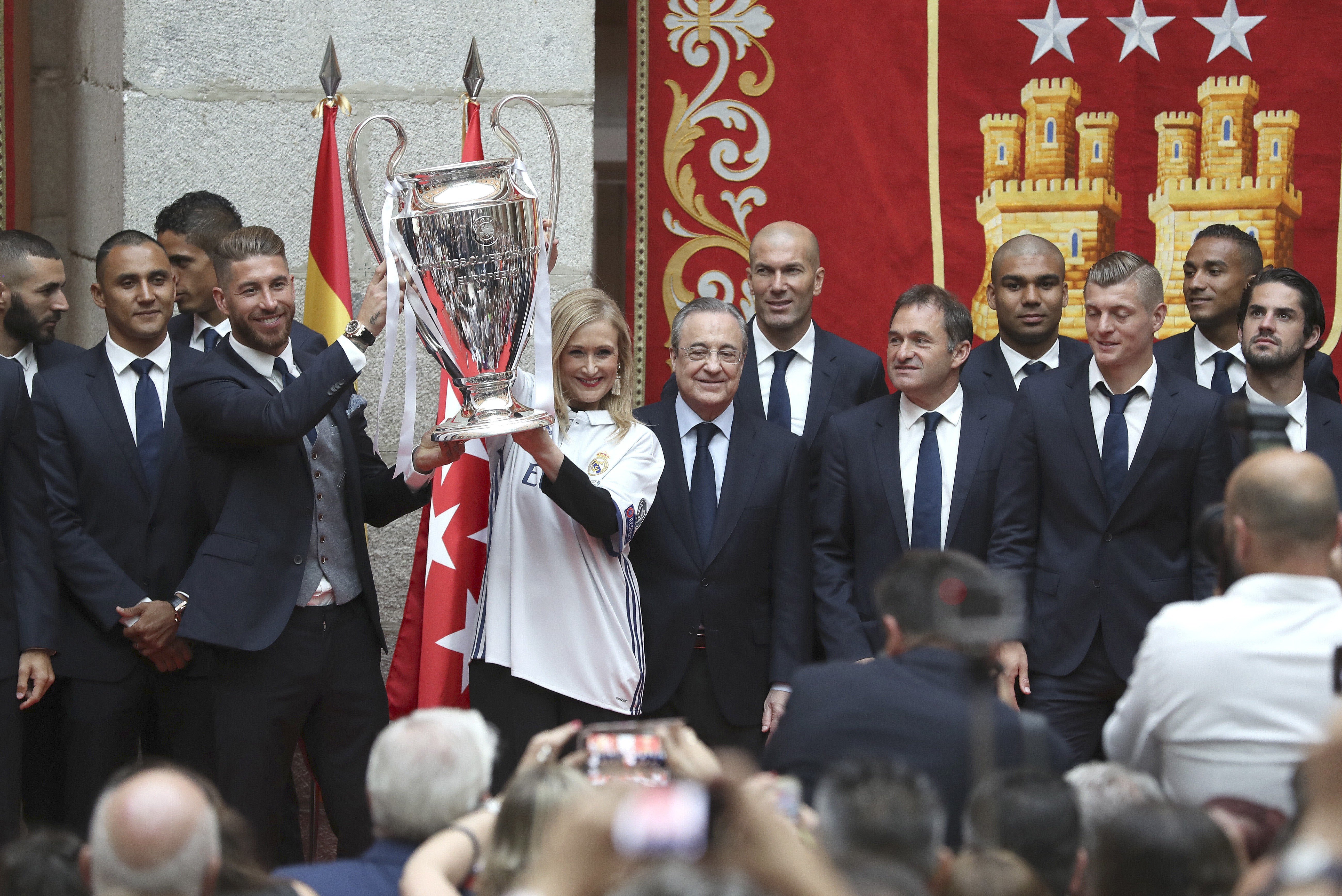 Vídeo: Insults a Piqué en la celebració del Reial Madrid