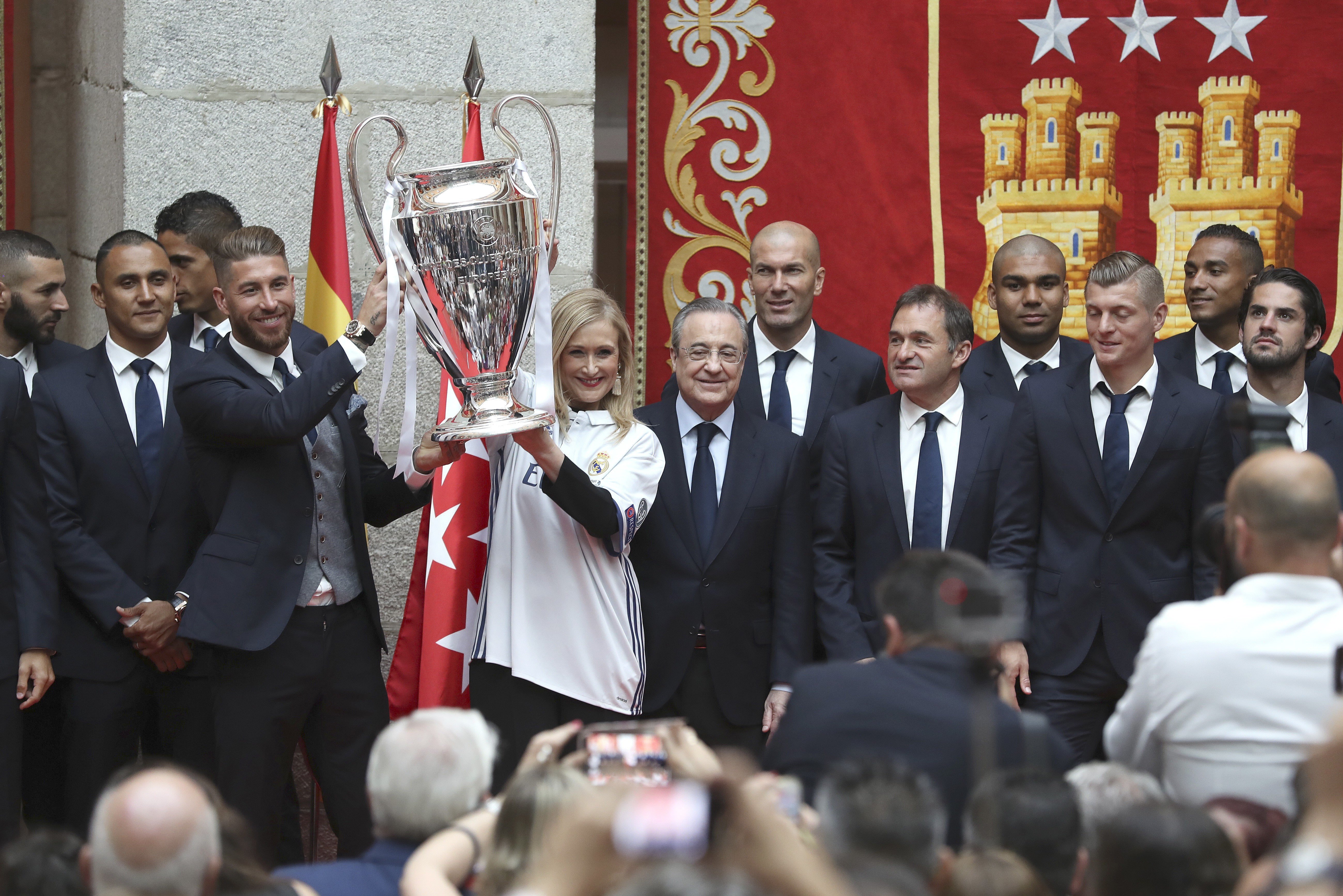 Vídeo: Insultos a Piqué en la celebración del Real Madrid