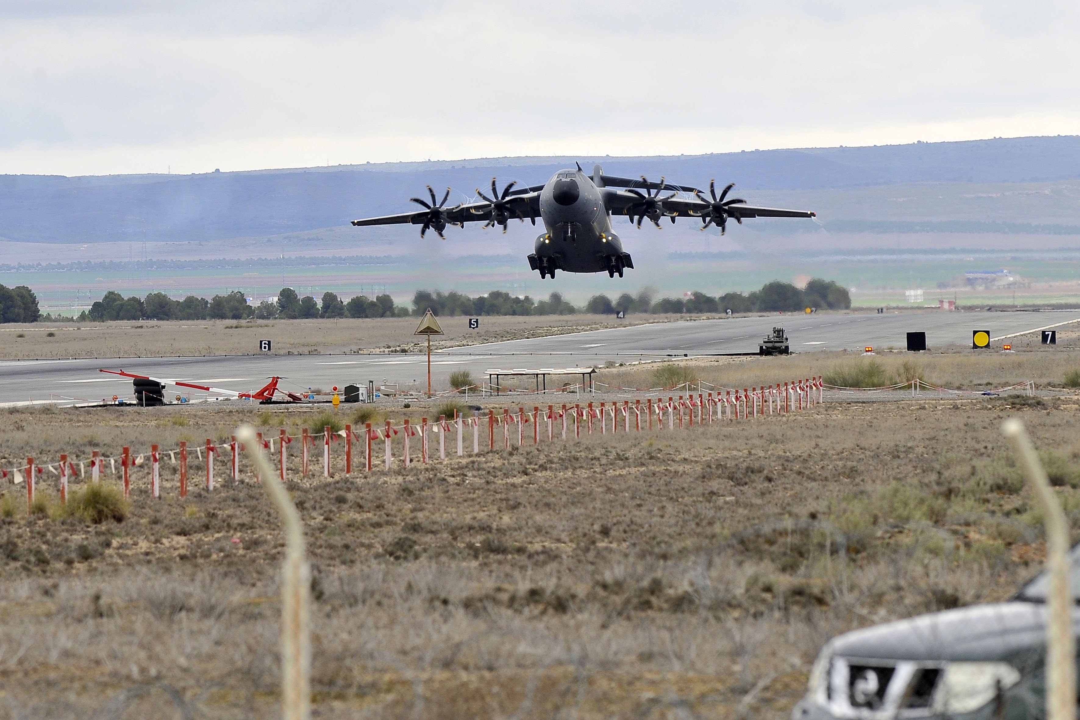 Parten de Albacete los primeros aviones españoles con armas para Ucrania