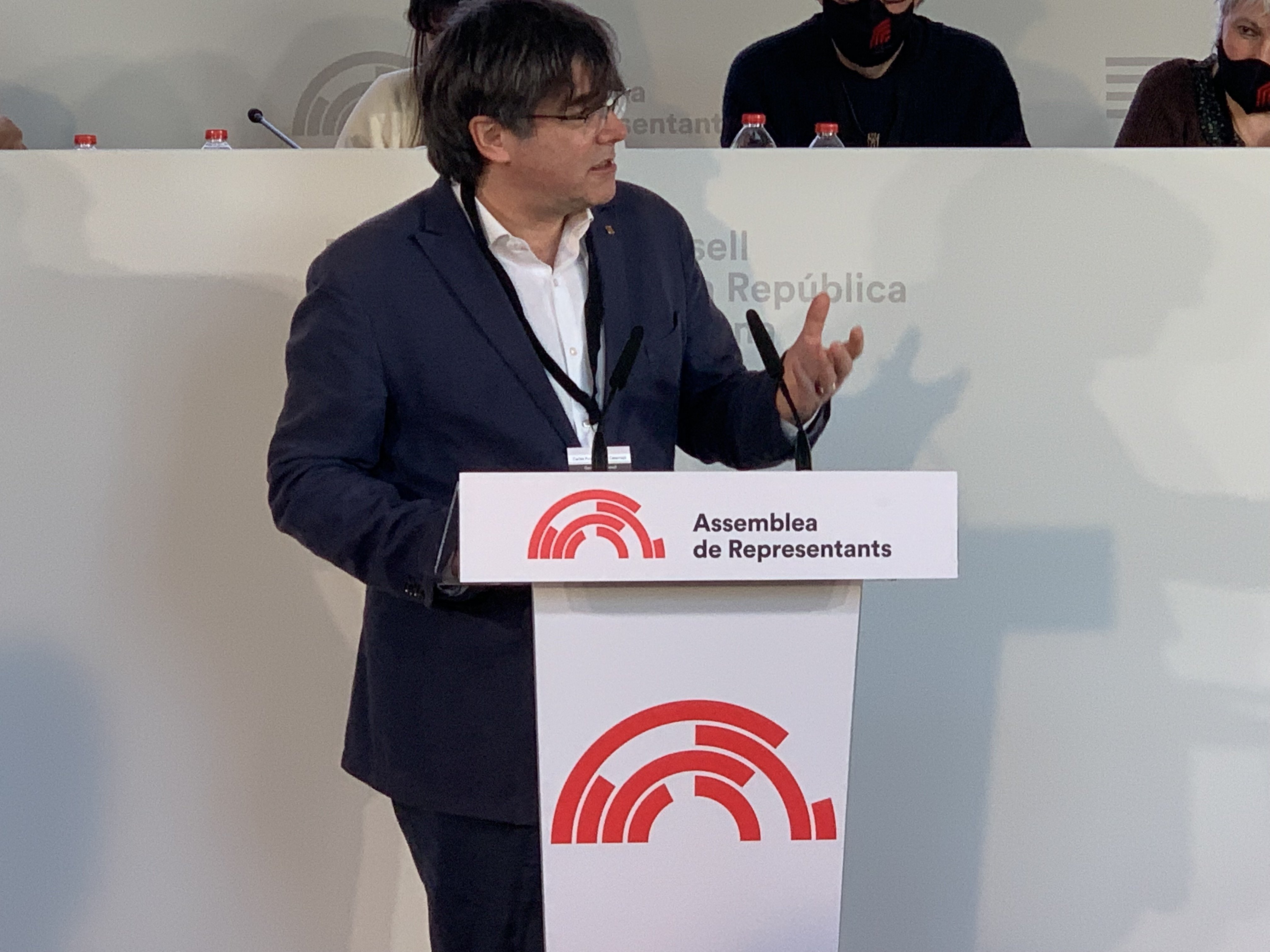 Puigdemont: "El Consell per la República debe  reducir dependencia de los partidos"
