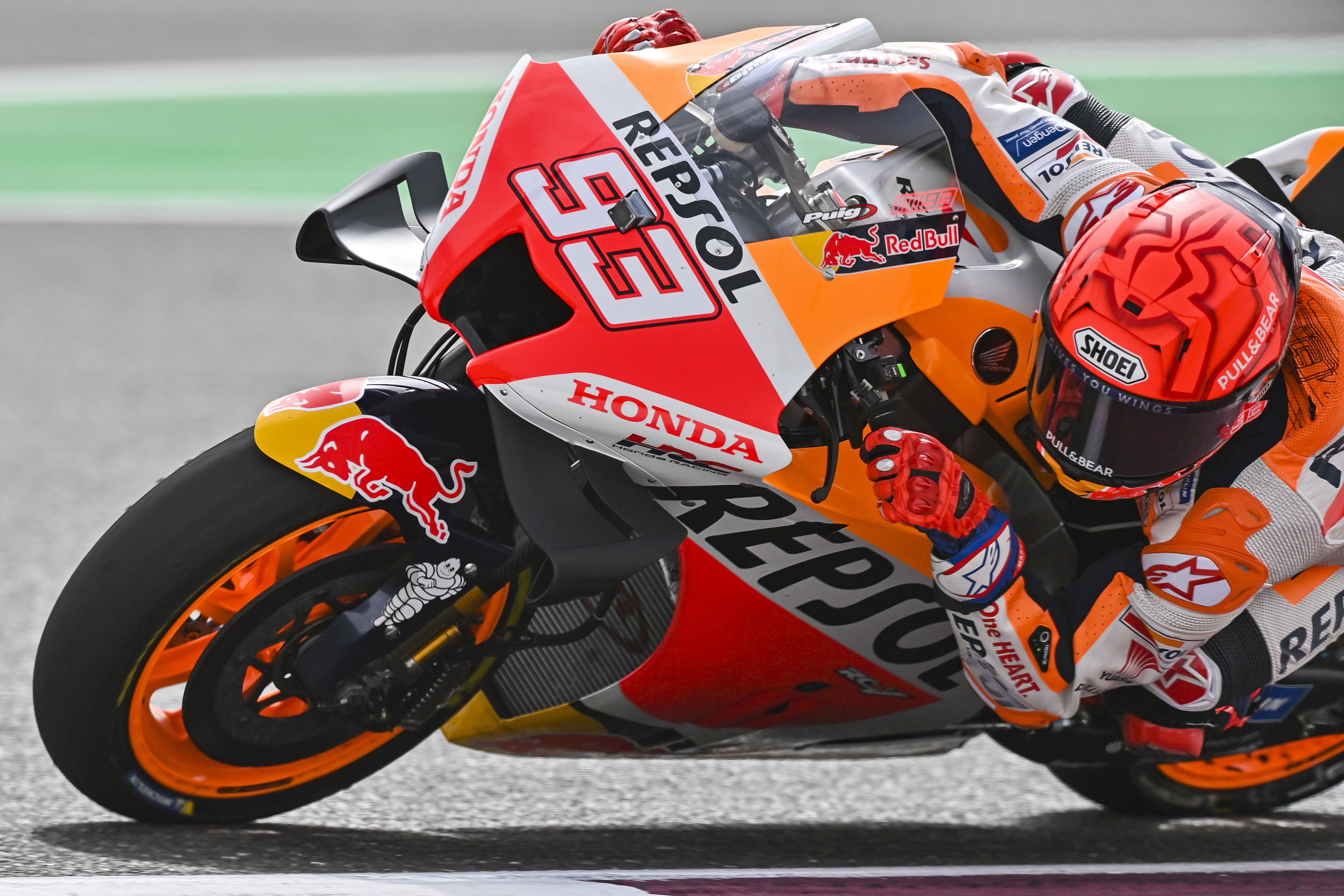 Marc Márquez, desesperado con el problema de la Honda que lo puede condenar  en Moto GP. Se ha visto en Qatar