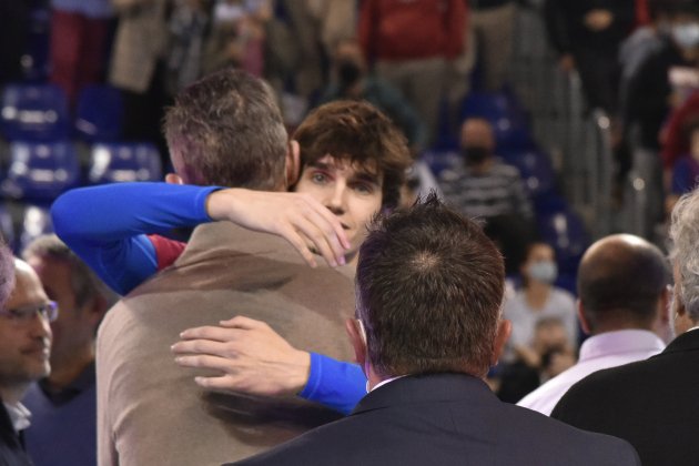 EuropaPress 4291837 inaki urdangarin reencuentra hijo pablo 50 aniversario balonmano 05 marzo