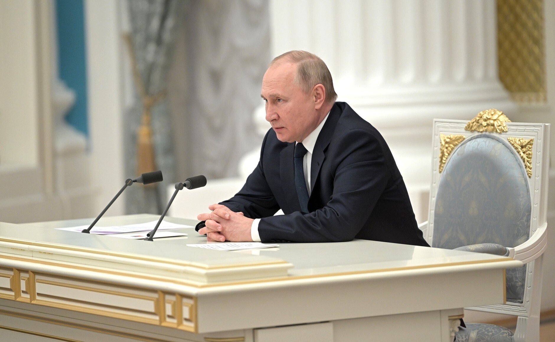 Putin contraataca: prohíbe las importaciones y exportaciones de materias primas