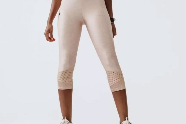Mallas running Dry+ Feel Mujer beis transpirables cortas2