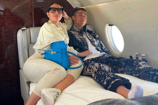 Georgina Rodríguez y Cristiano Ronaldo arrasan en la cama de su jet privado : REDES