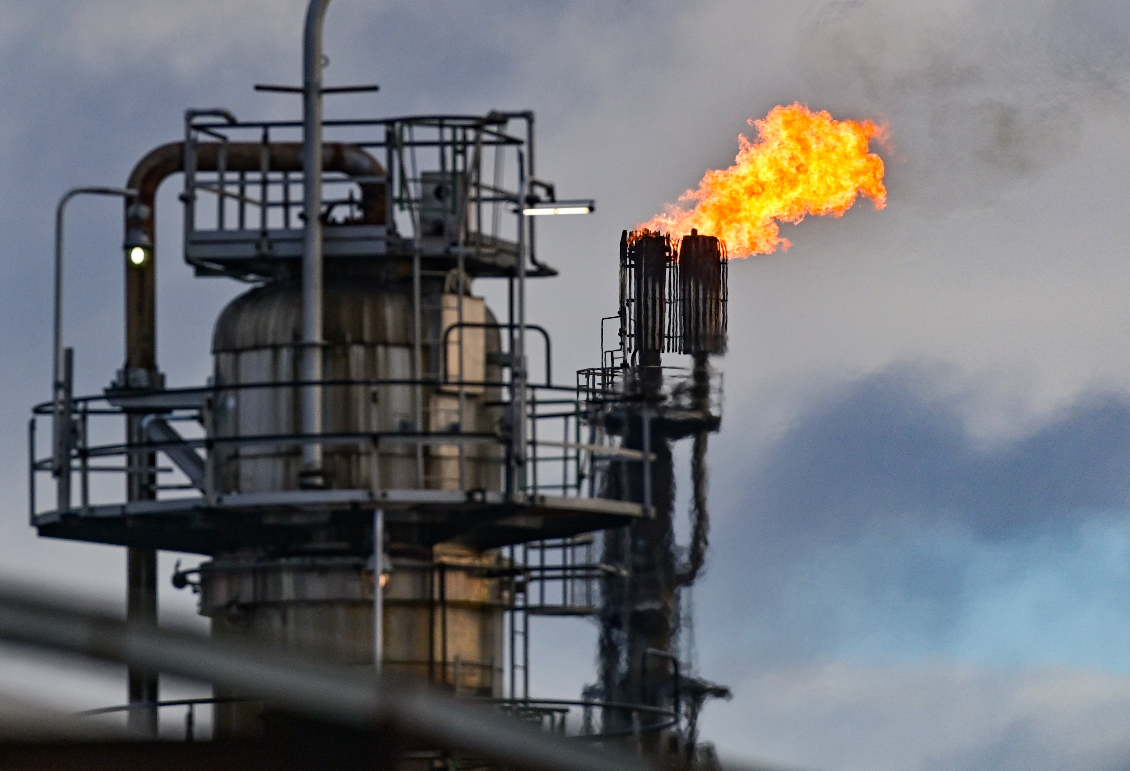 El temor a la guerra segueix disparant els preus del gas natural i el petroli