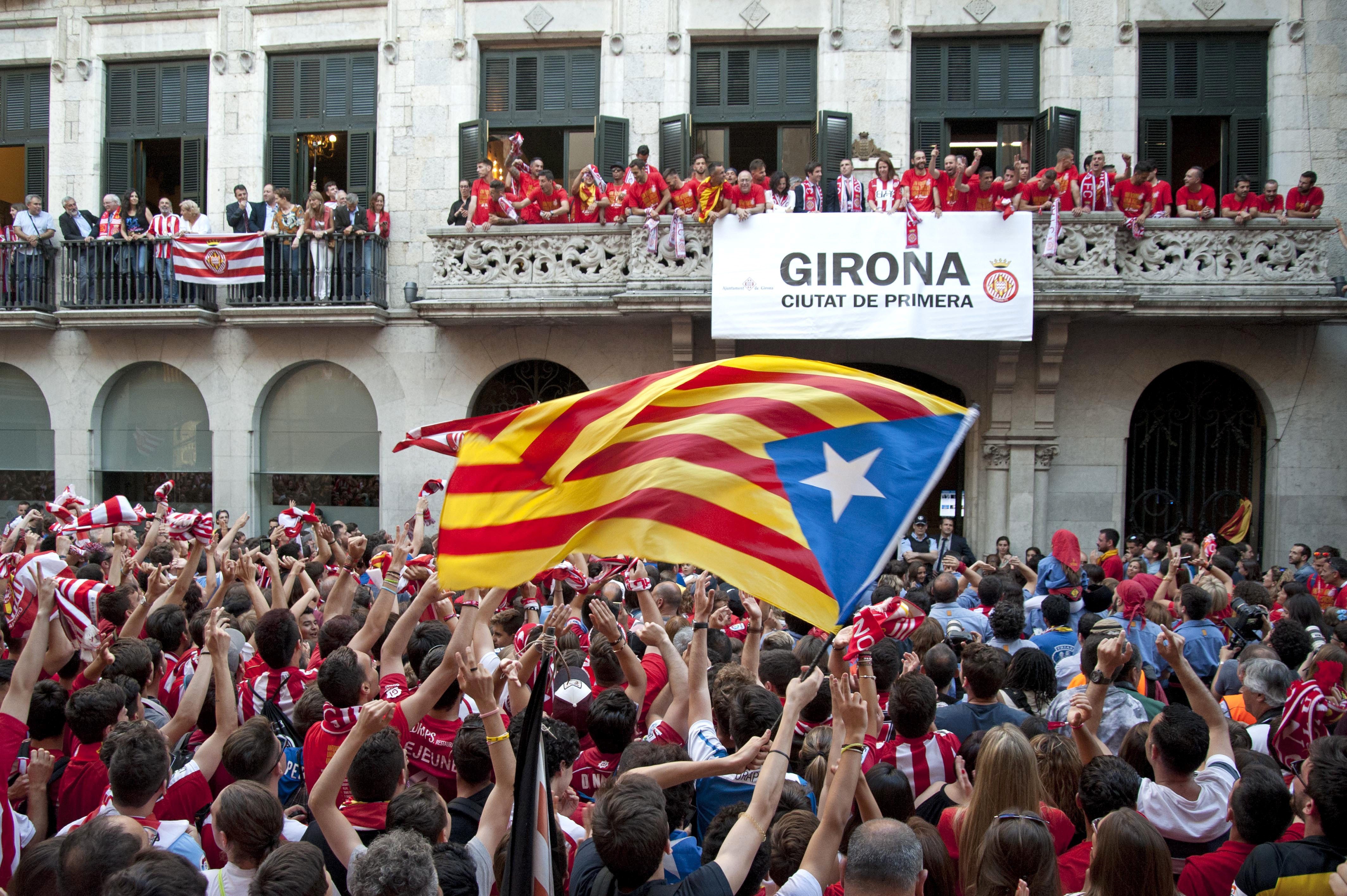 Gritos de independencia en la celebración del ascenso del Girona